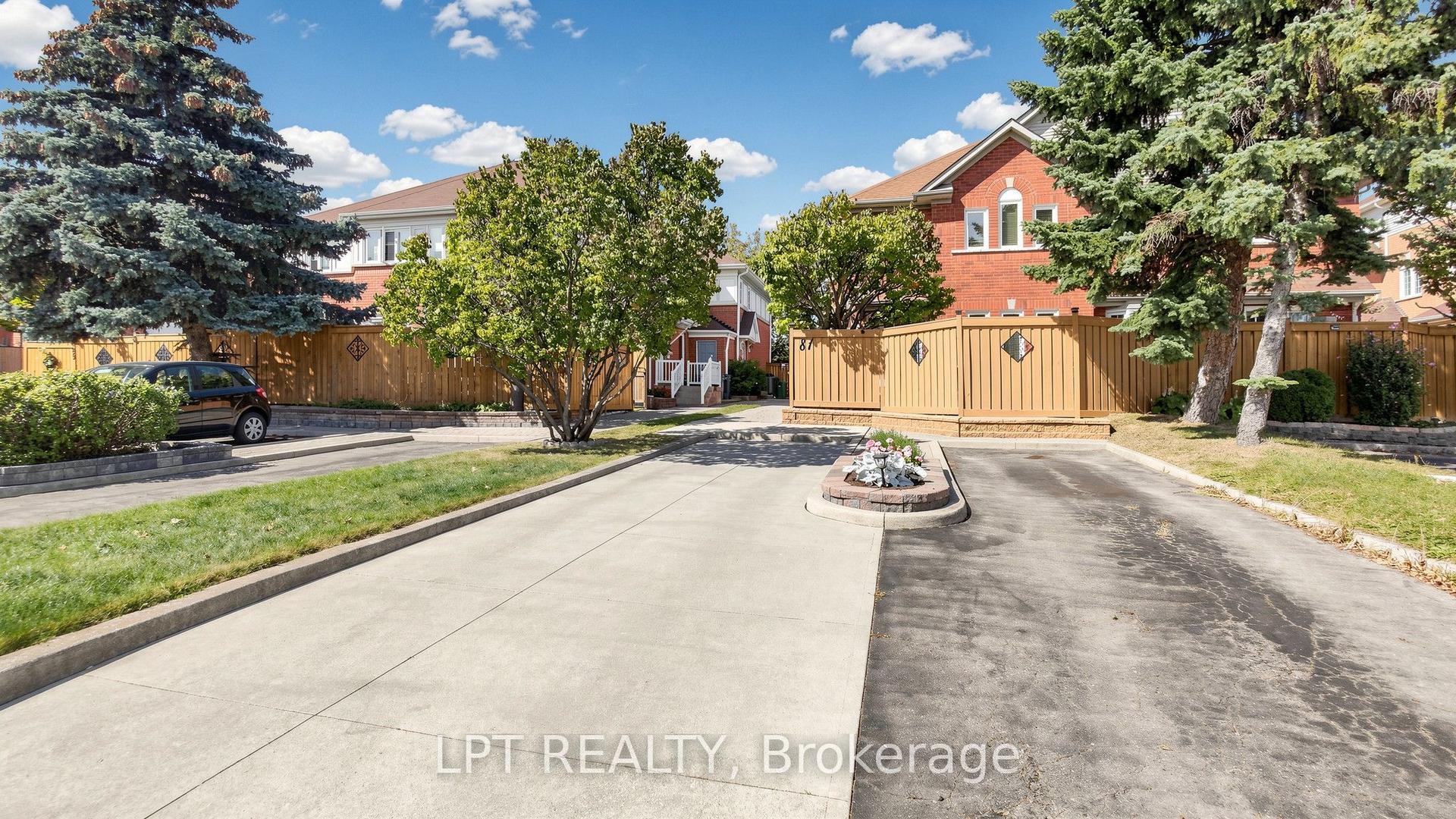 81 Shady Pine Circle, Brampton — Townhouse for lease, photo 1