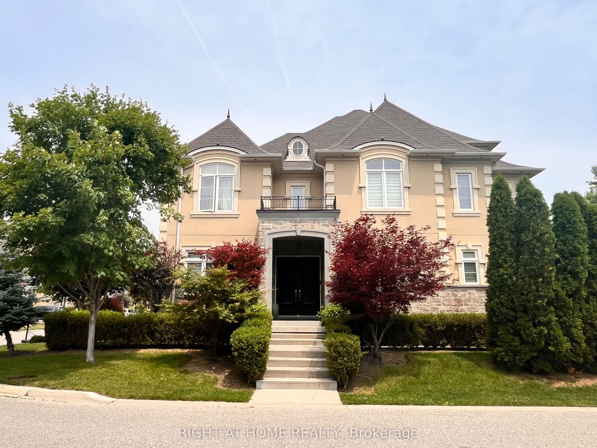 11 Fairmont Close, Brampton — Detached for sale, photo 1