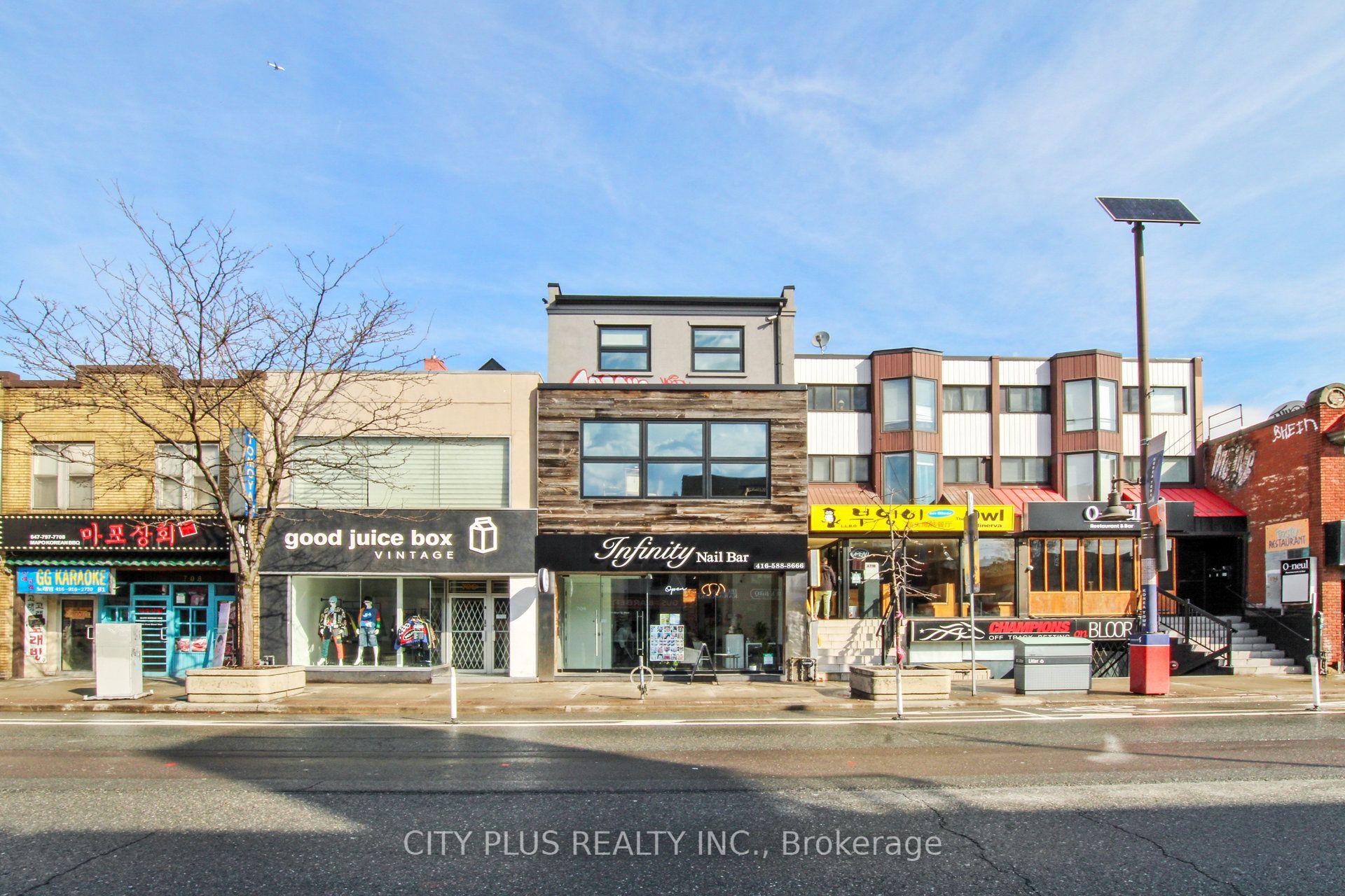 704 Bloor Street W, Toronto — Detached for lease, photo 1