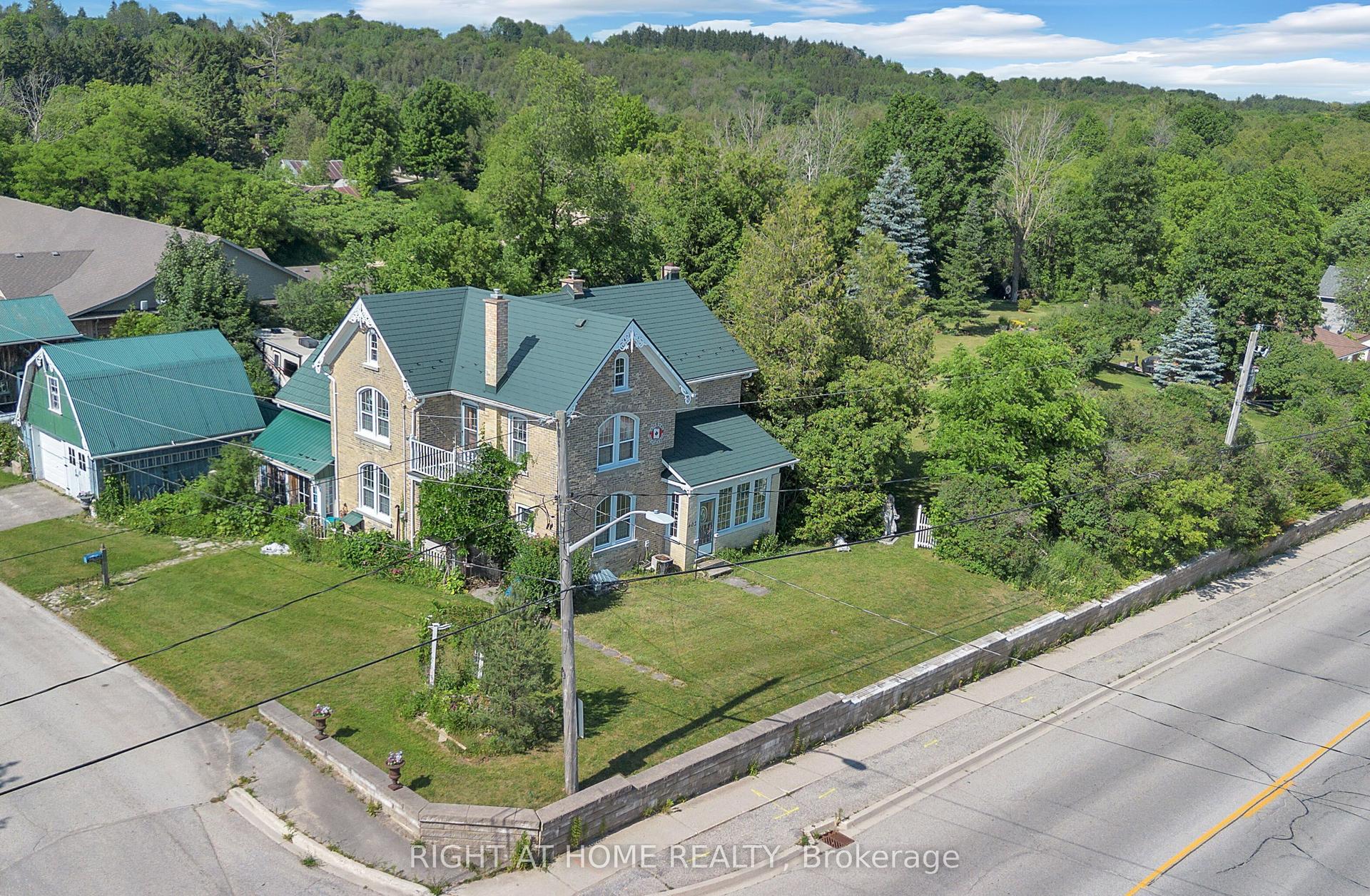 402 Lambton Street E, West Grey — Detached for sale, photo 1