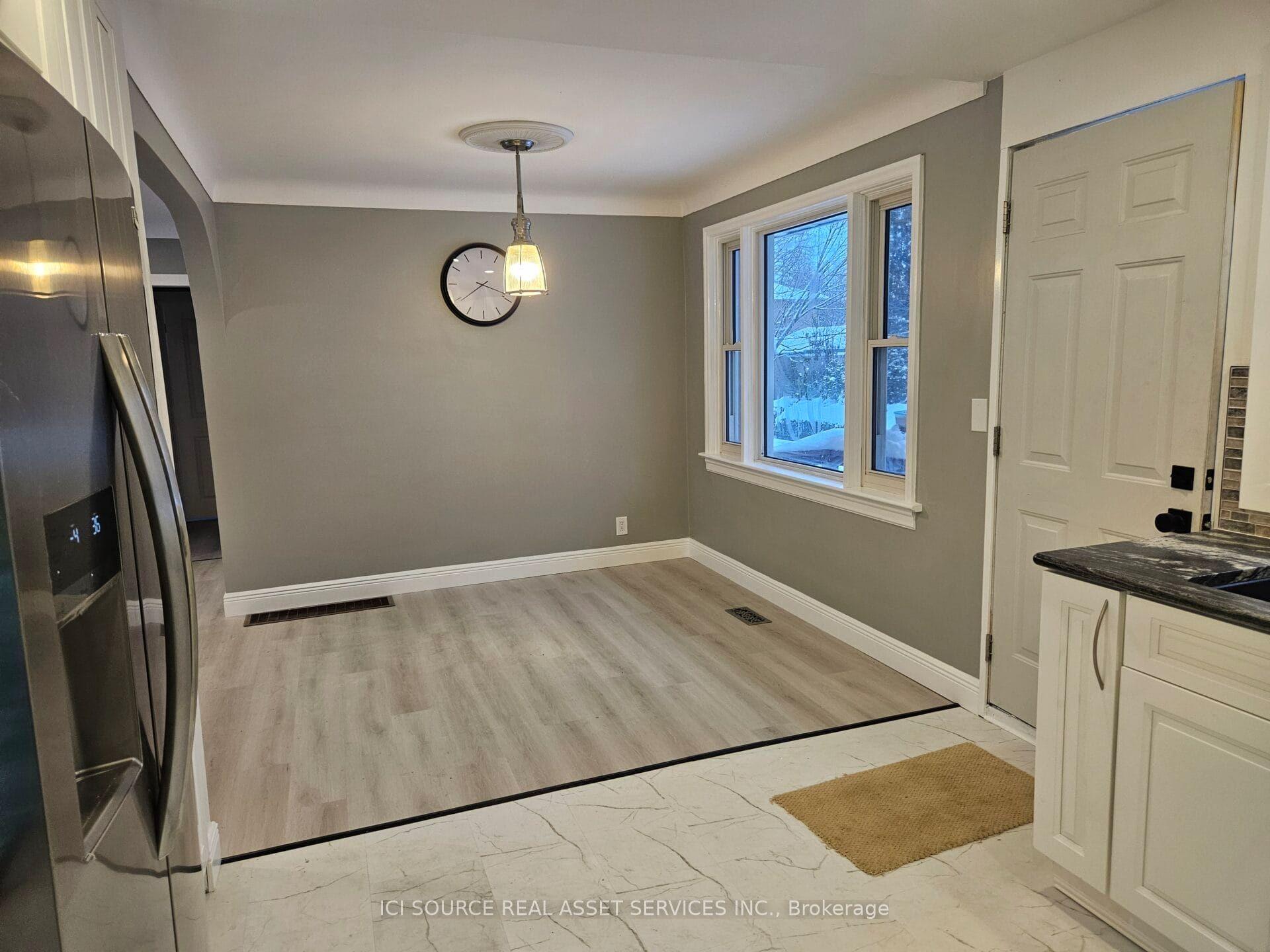 52 Speedvale Avenue W — photo 1
