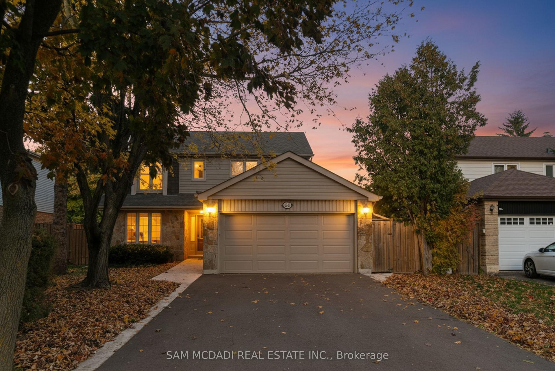 44 Madrid Crescent — photo 1