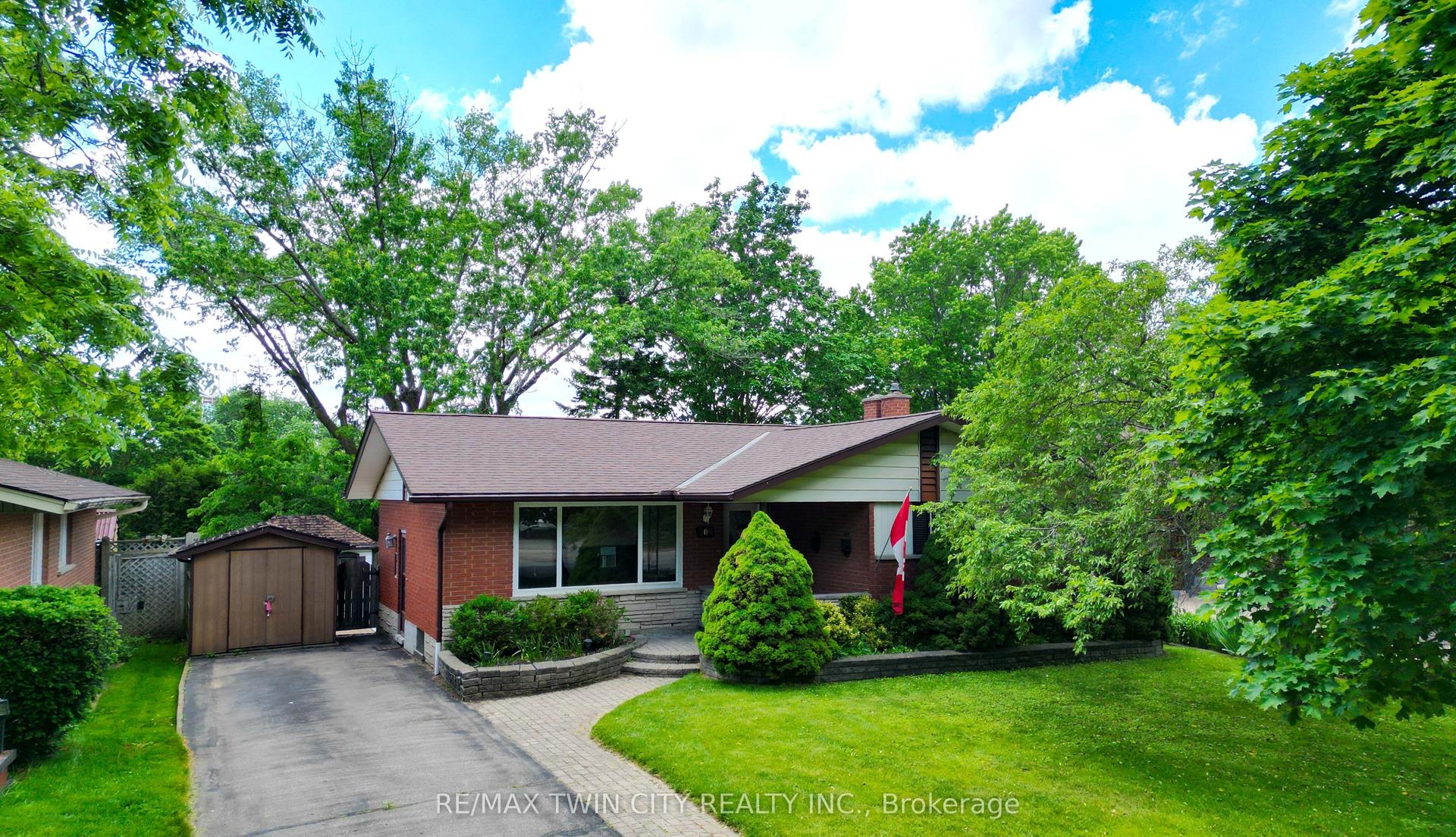 209 Dixie Crescent — photo 1