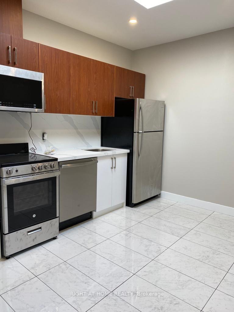 1022 Bloor Street W 3B #3B, Toronto — Multiplex for lease, photo 1