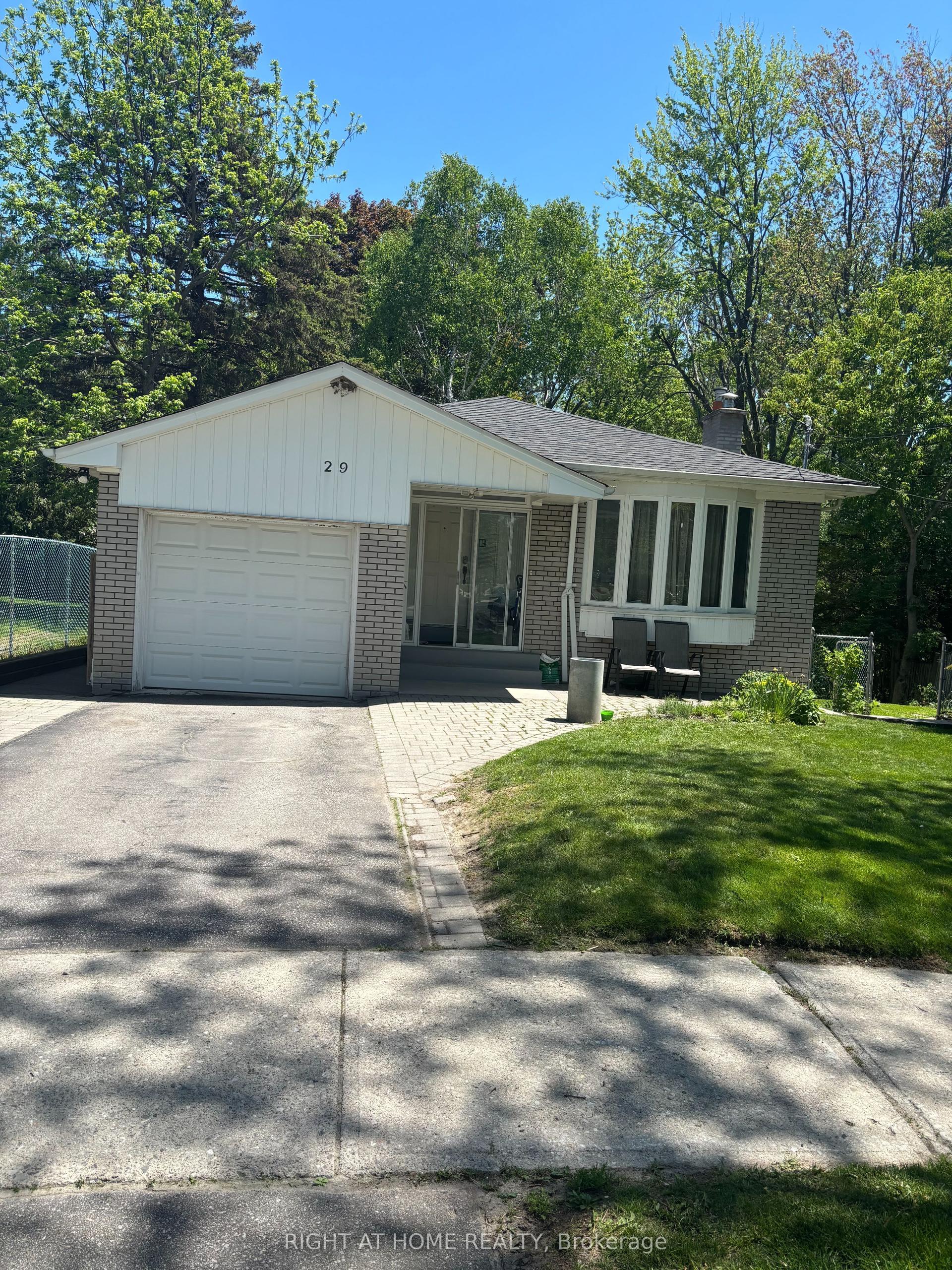 29 ravenview Drive bsmt #bsmt — photo 1