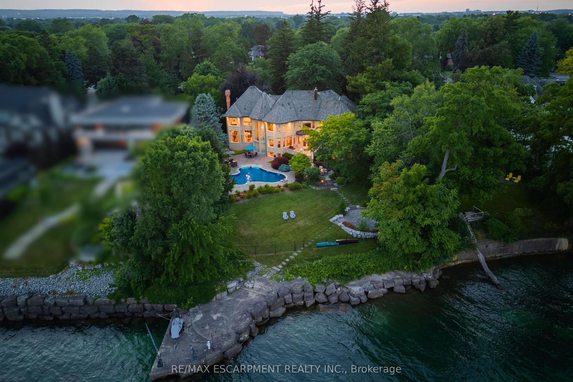 4038 Lakeshore Road, Burlington — Detached for sale, photo 1
