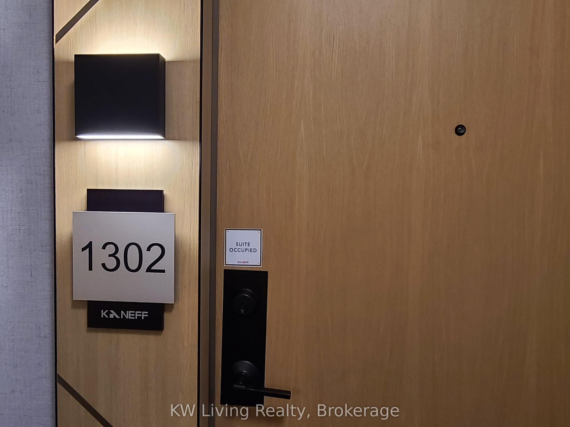 202 Burnhamthorpe Road E 1302W #1302W, Mississauga — Condo for lease, photo 1