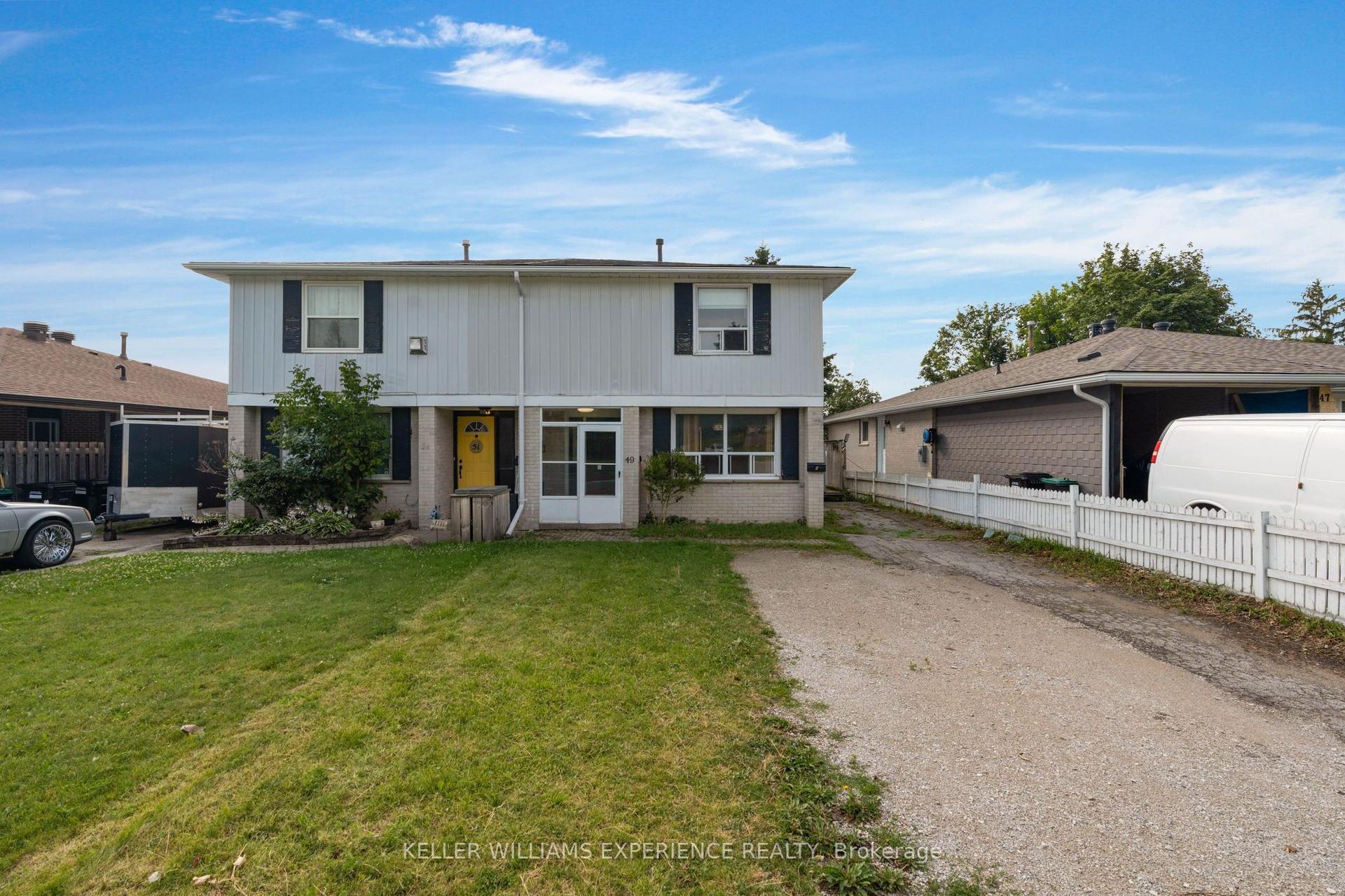 49 Daphne Crescent, Barrie — Semi-Detached for sale, photo 1
