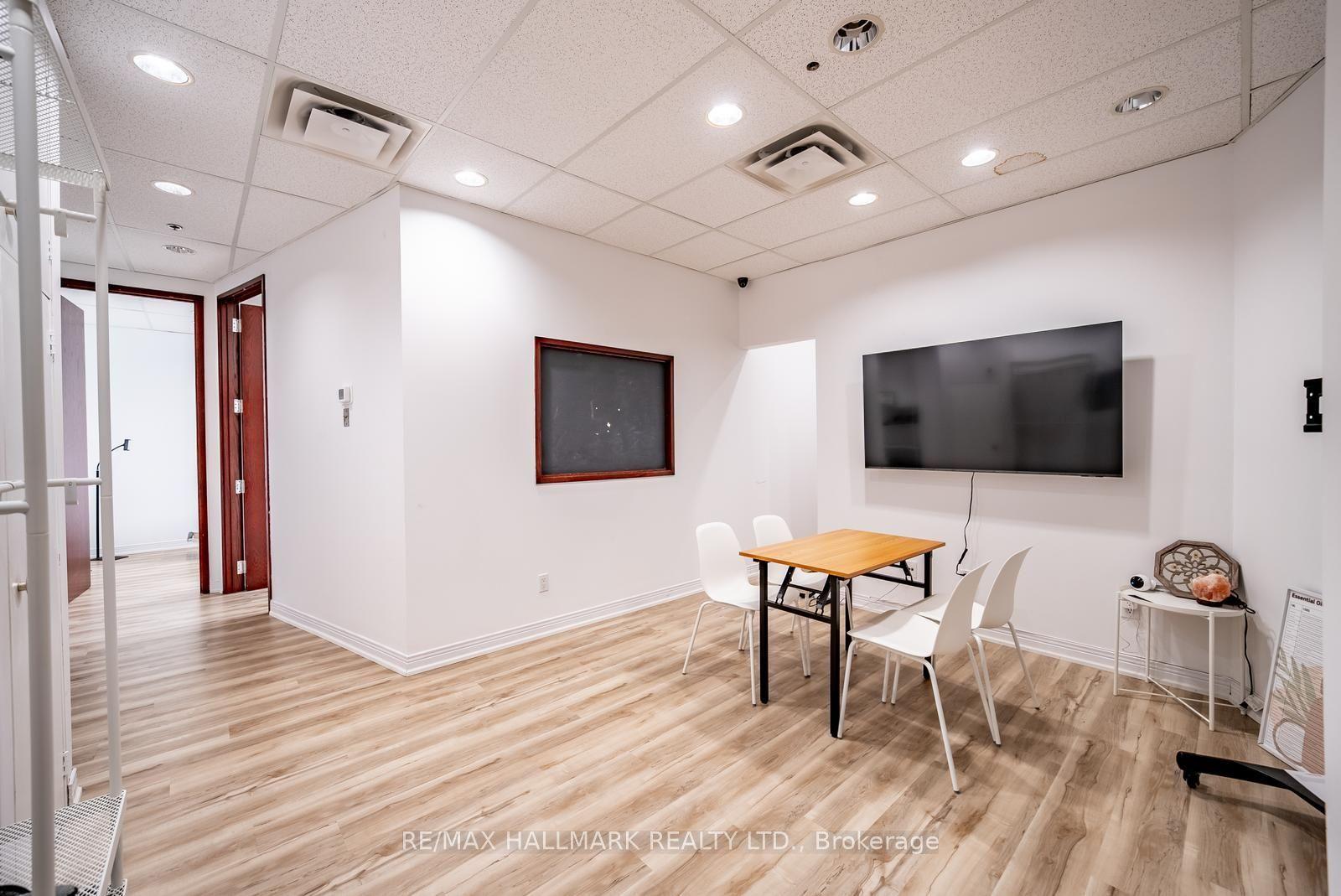 86 Ringwood Drive 208 #208, Whitchurch-Stouffville — Commercial for sale, photo 1