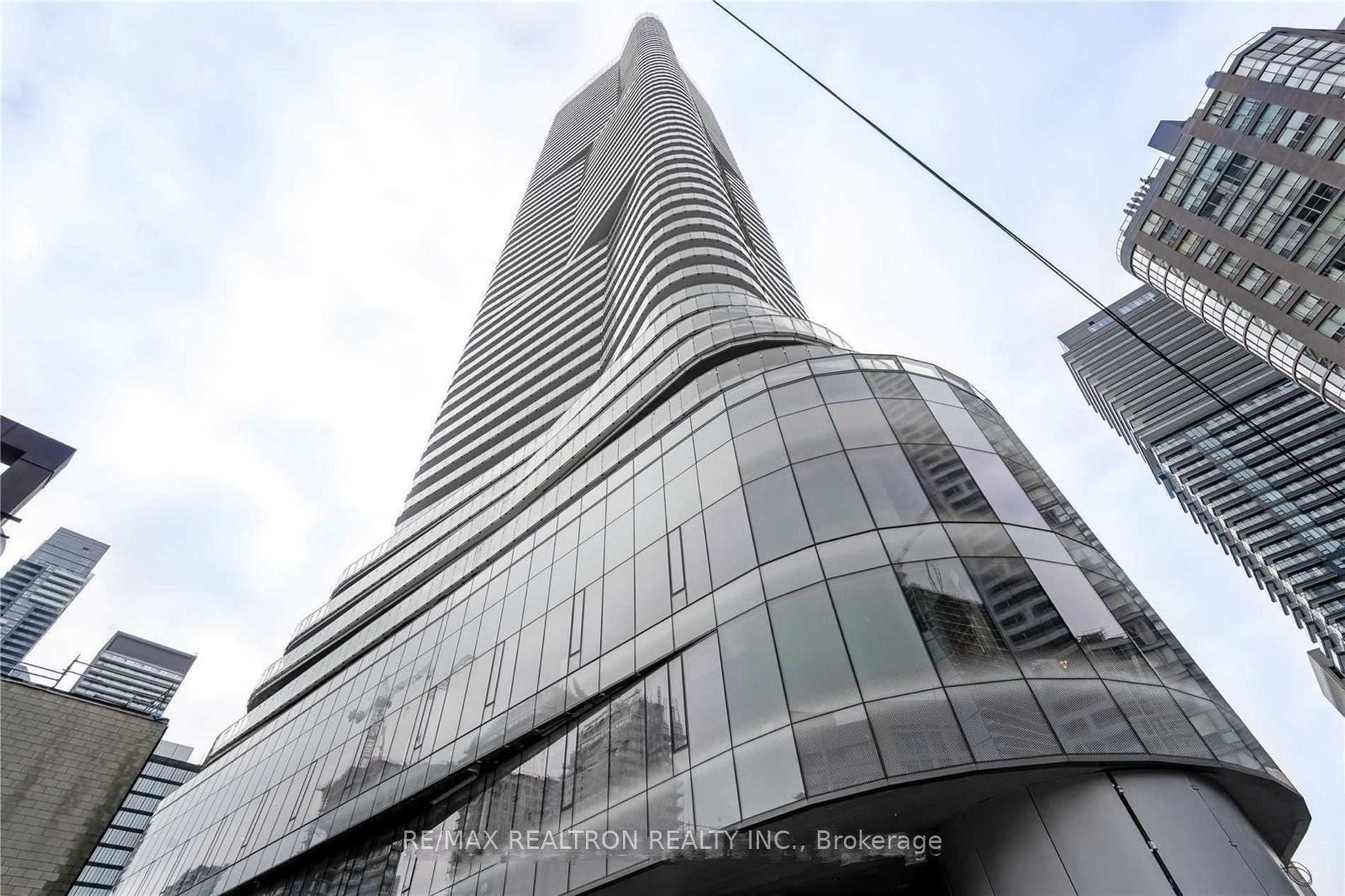 11 Wellesley Street W 2106 #2106, Toronto — Condo for lease, photo 1