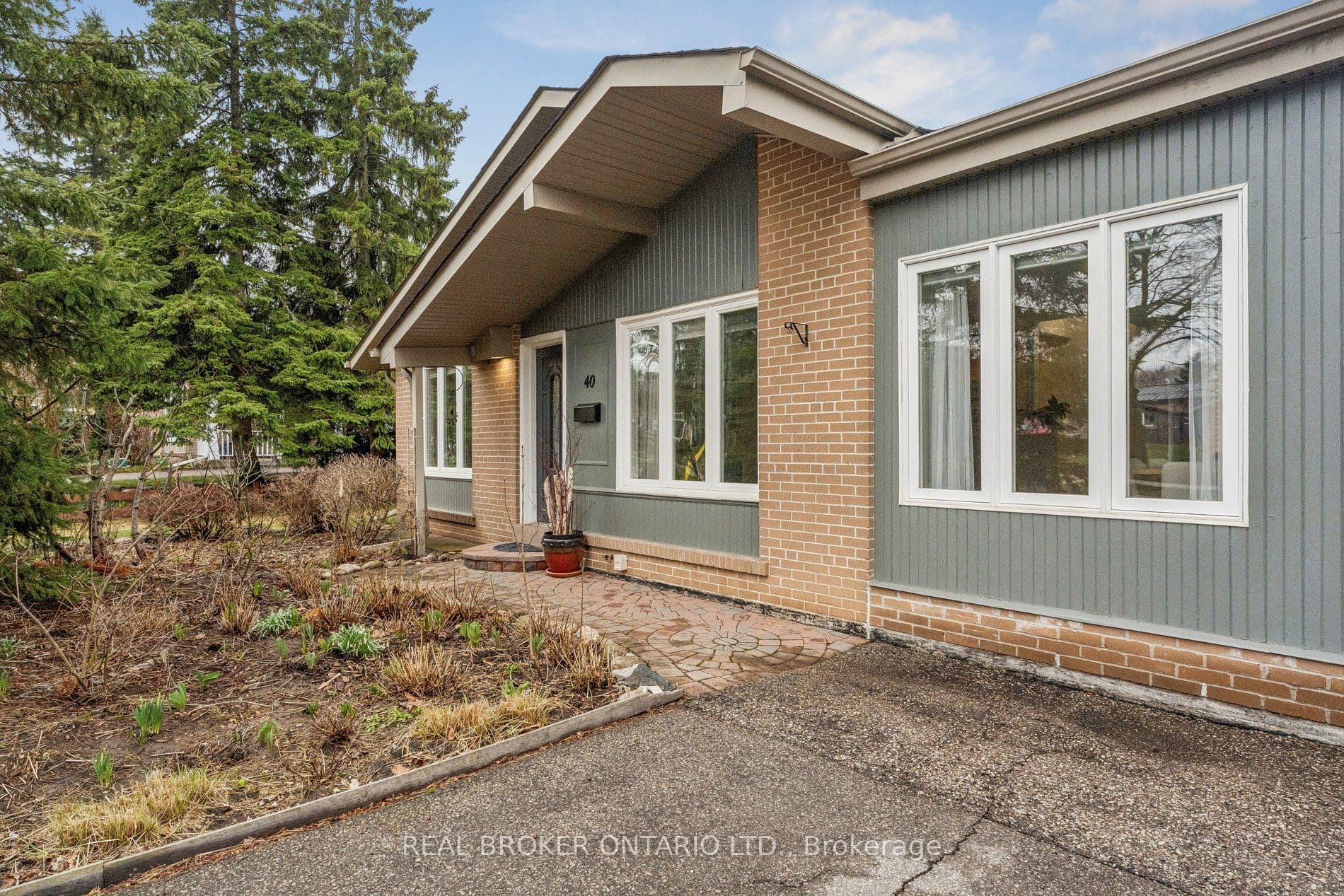 40 Seaton Drive — photo 1