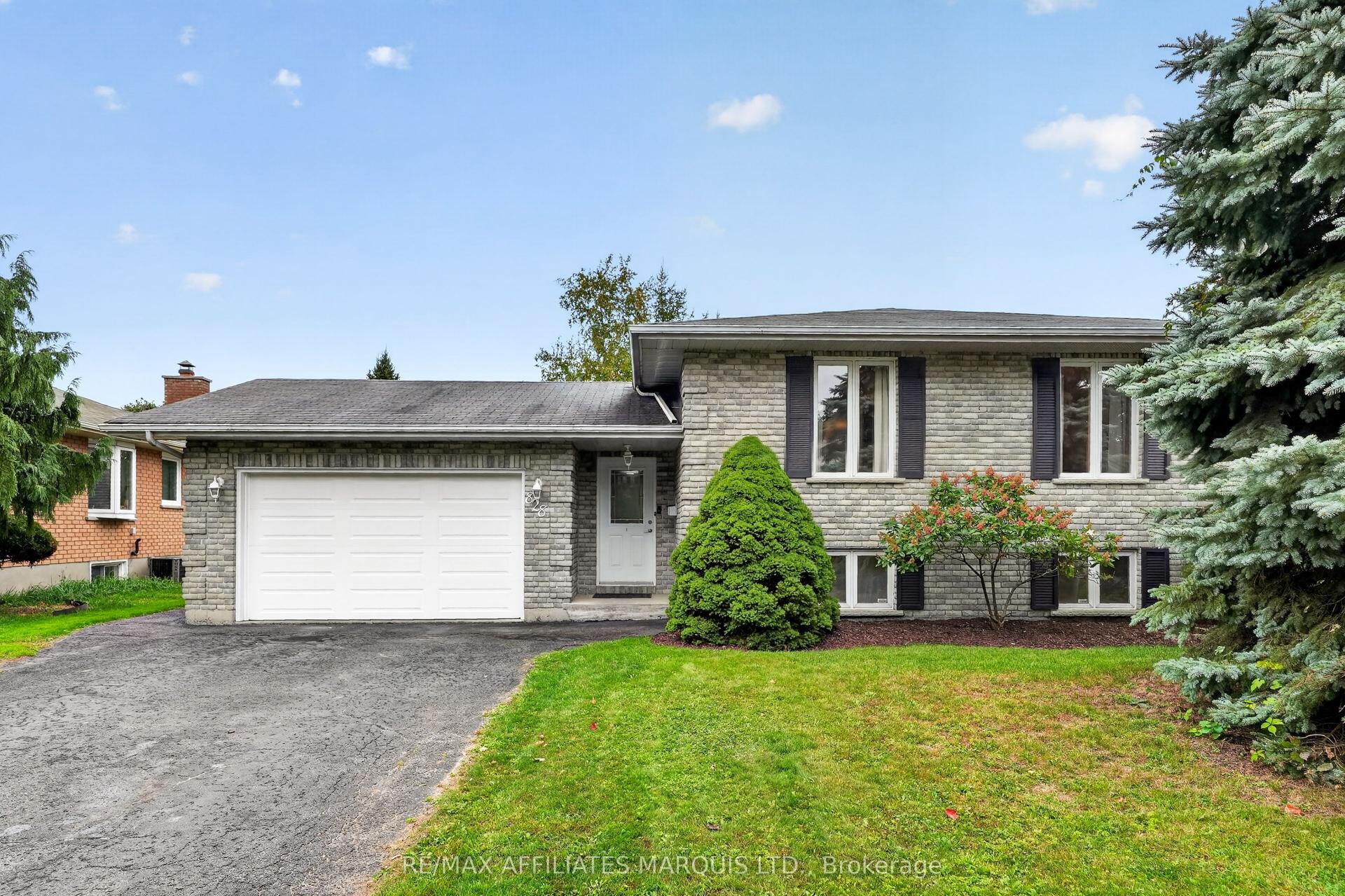 828 Chelsea Crescent, Cornwall — Detached for sale, photo 1
