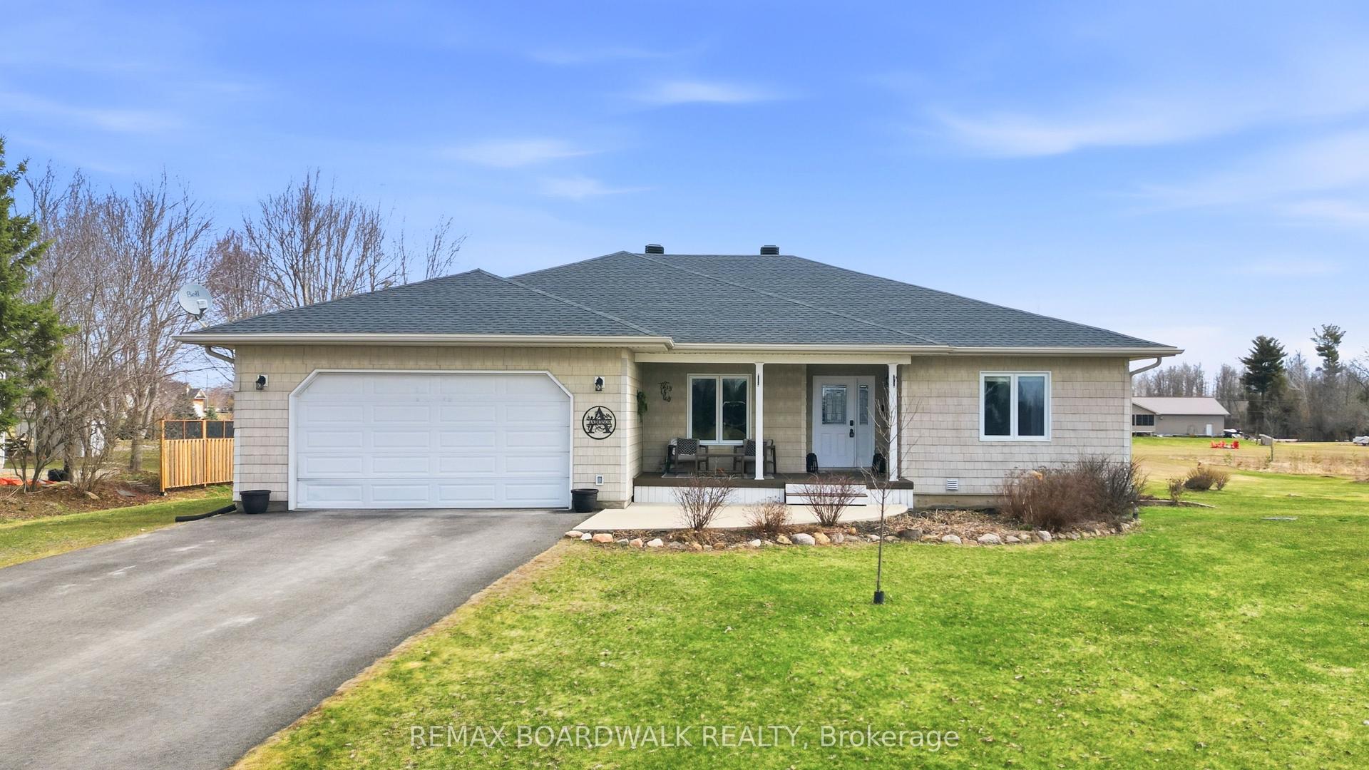 157 Macpherson Way — photo 1