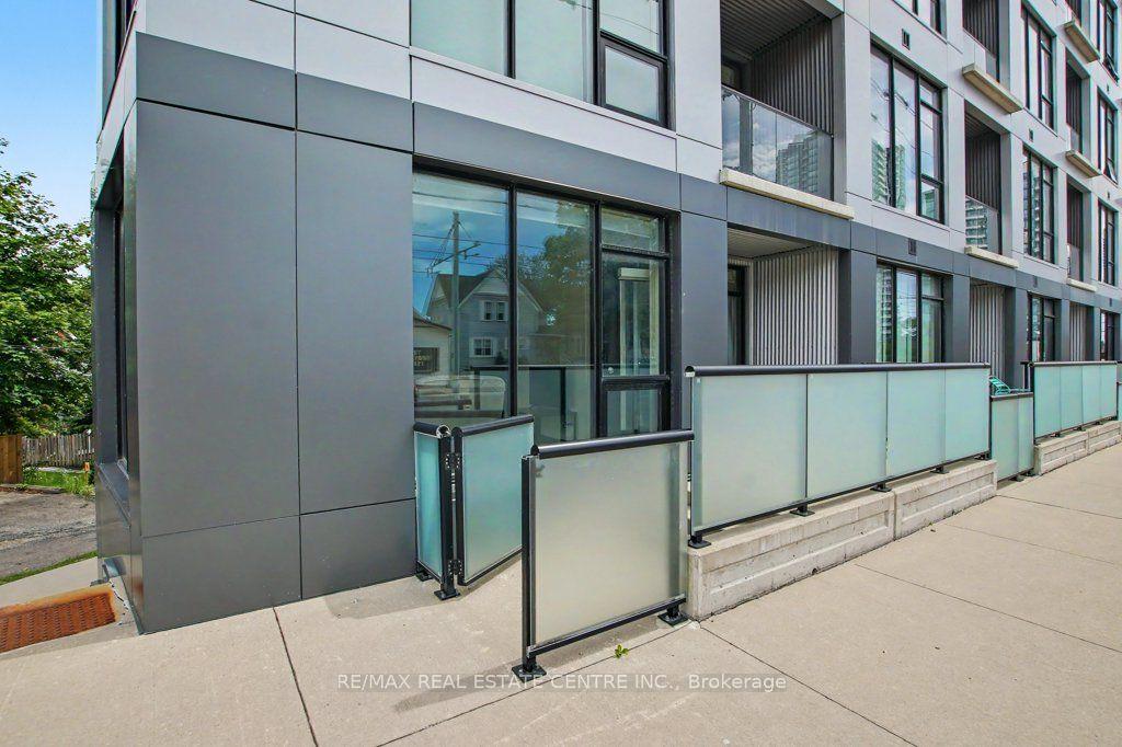 690 King Street W 101 #101 — photo 1