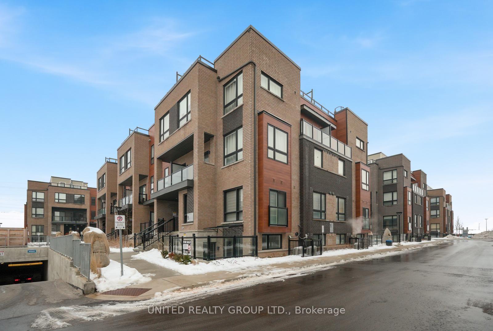 15 Lytham Green Circle 15 #15, Newmarket — Condo Town for sale, photo 1