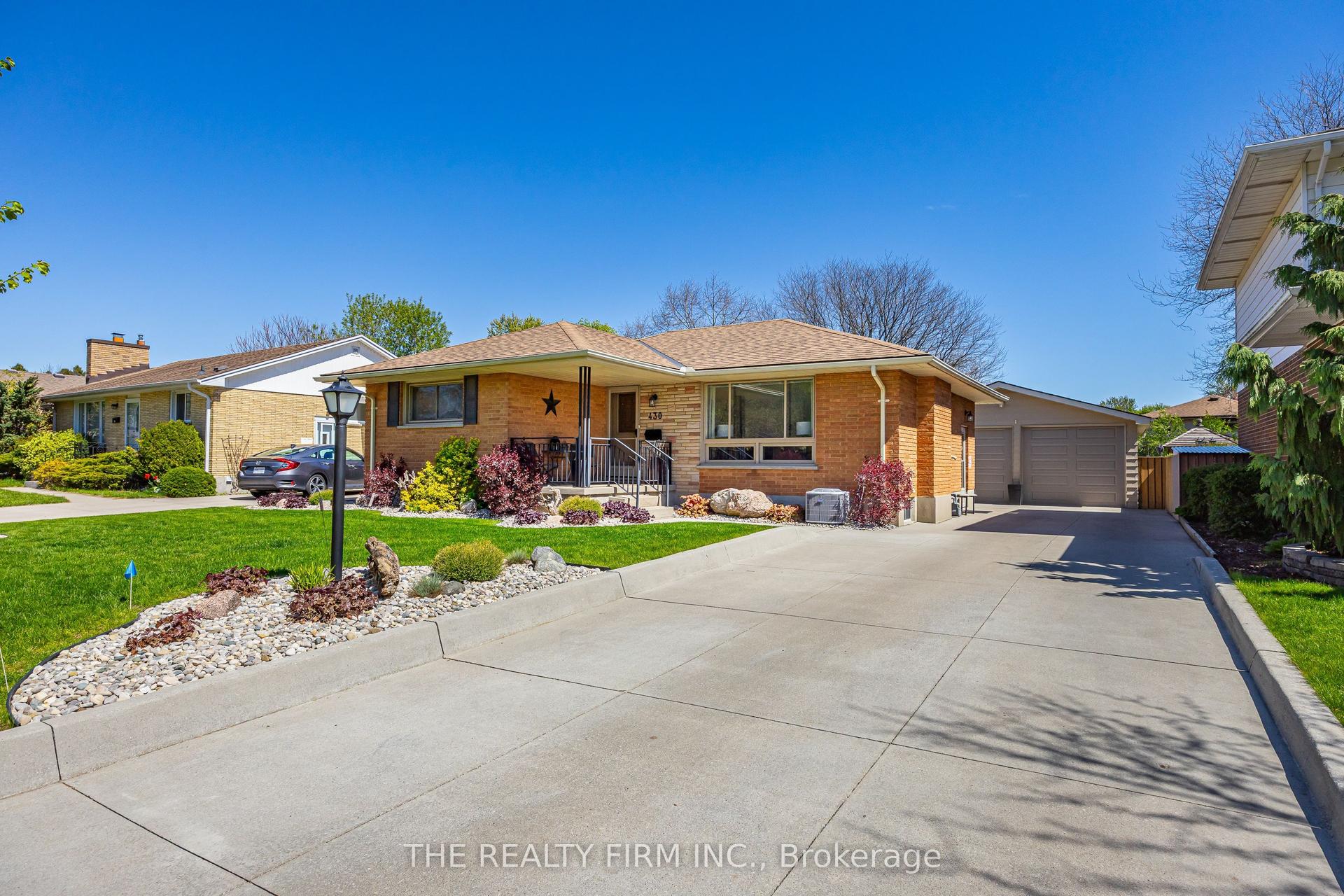 430 Magnolia Crescent — photo 1