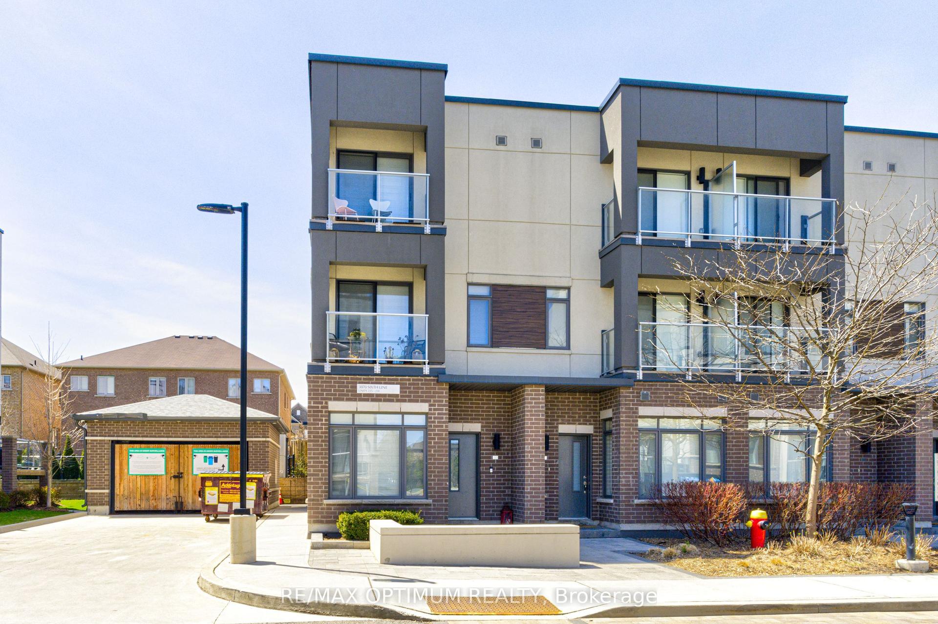 3070 Sixth Line 225 #225 — photo 1