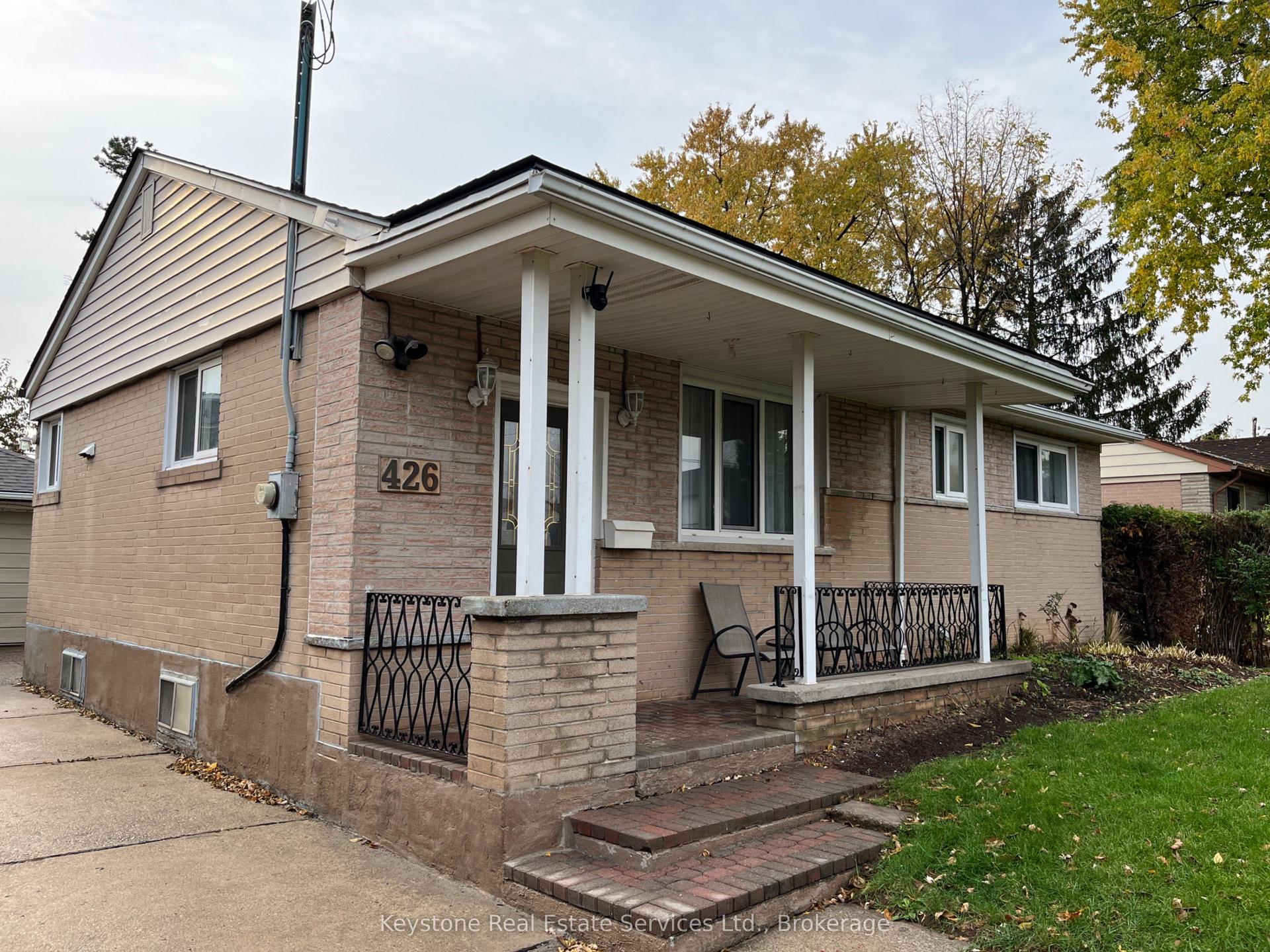 426 Seabourne Drive S — photo 1