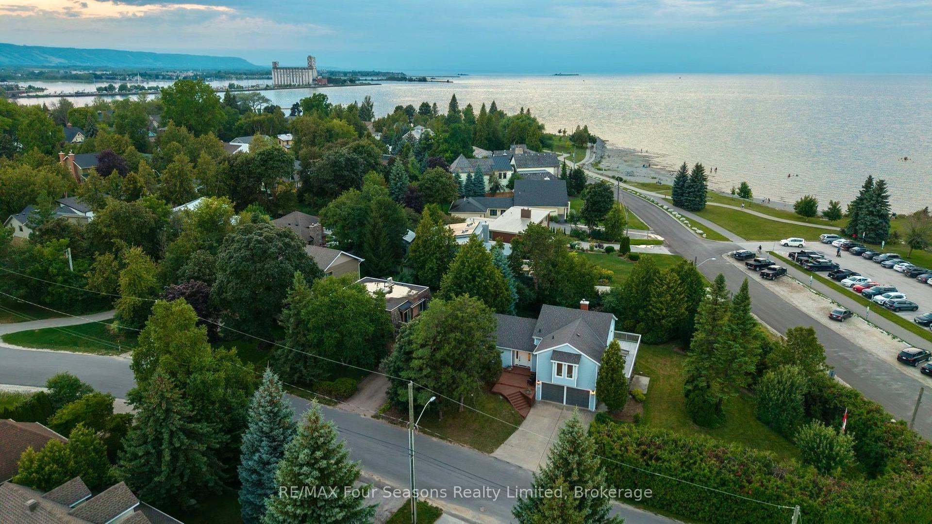 97 & 99 Huron Street, Collingwood — Detached for sale, photo 1