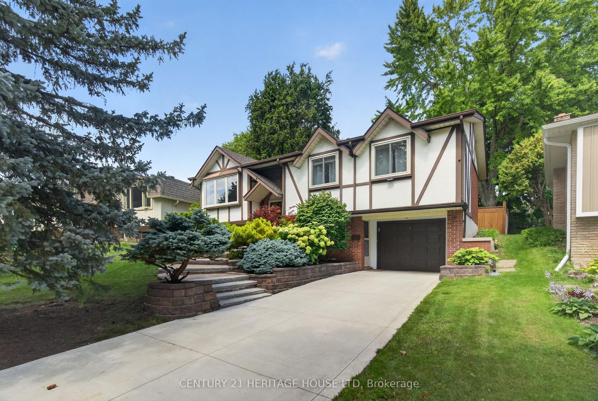 74 Cherry Hill Drive, Kitchener — Detached for sale, photo 1