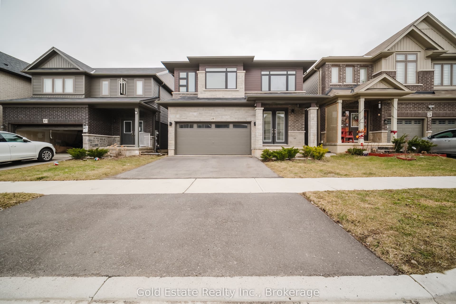 19 Mclaren Avenue — photo 1