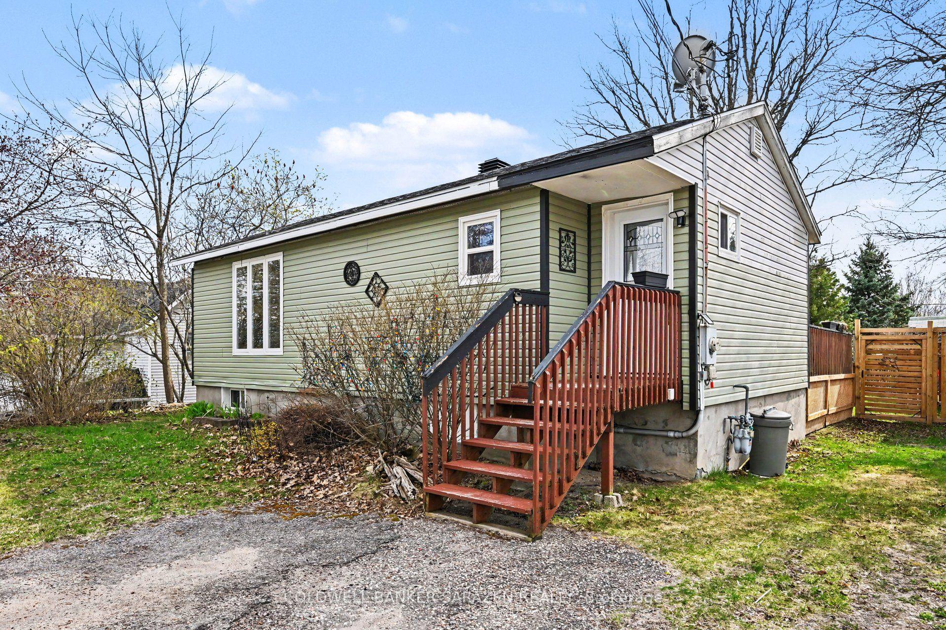 32 Phillips Street — photo 1