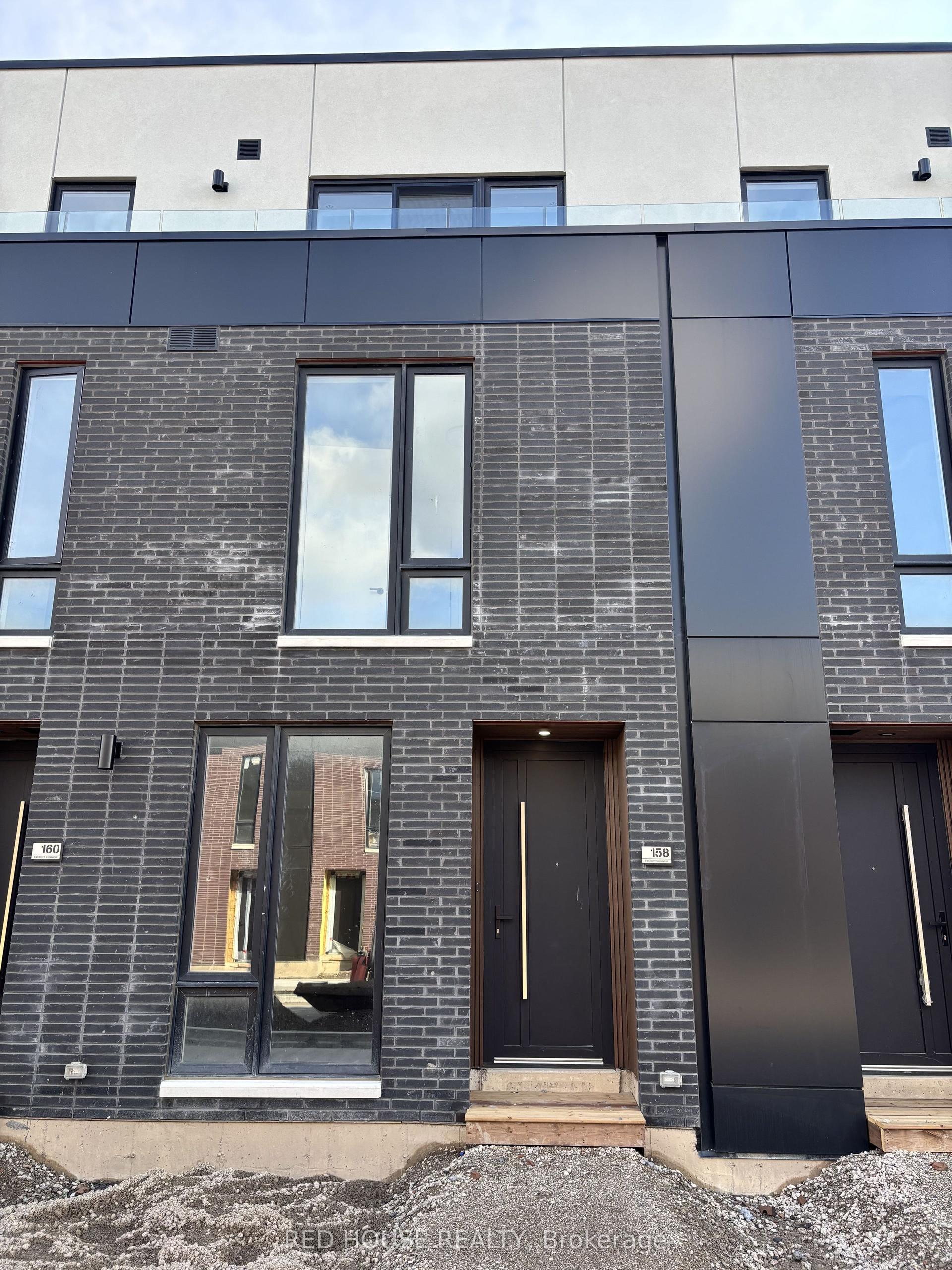 158 EVERETT Common — photo 1