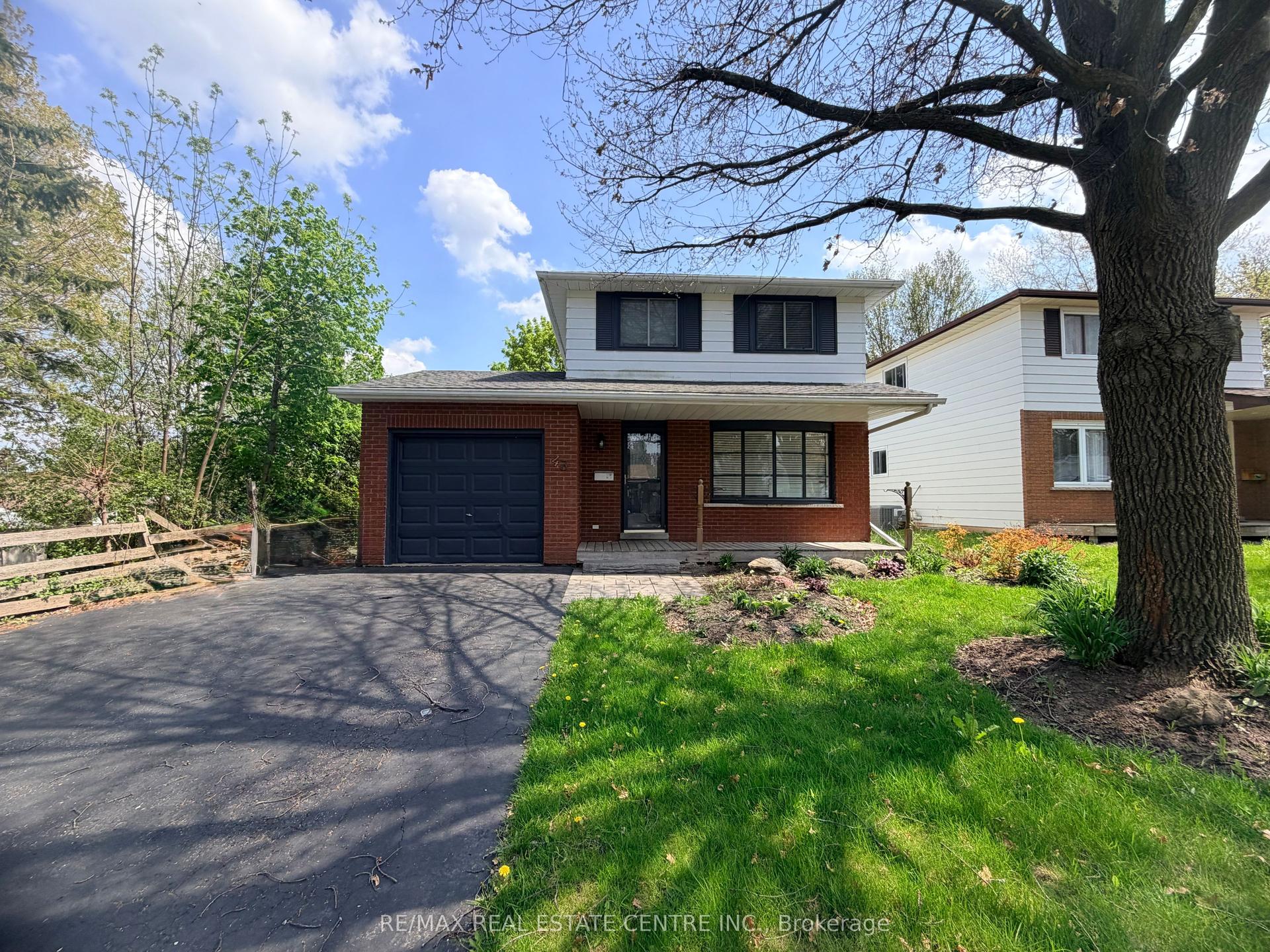 43 Forest Glen Crescent — photo 1