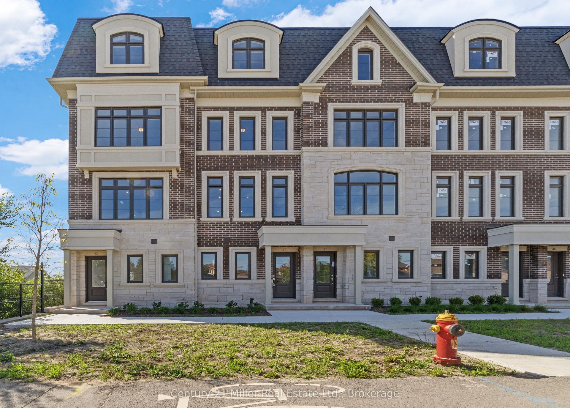 2140 Trafalgar Road 43 #43 — photo 1