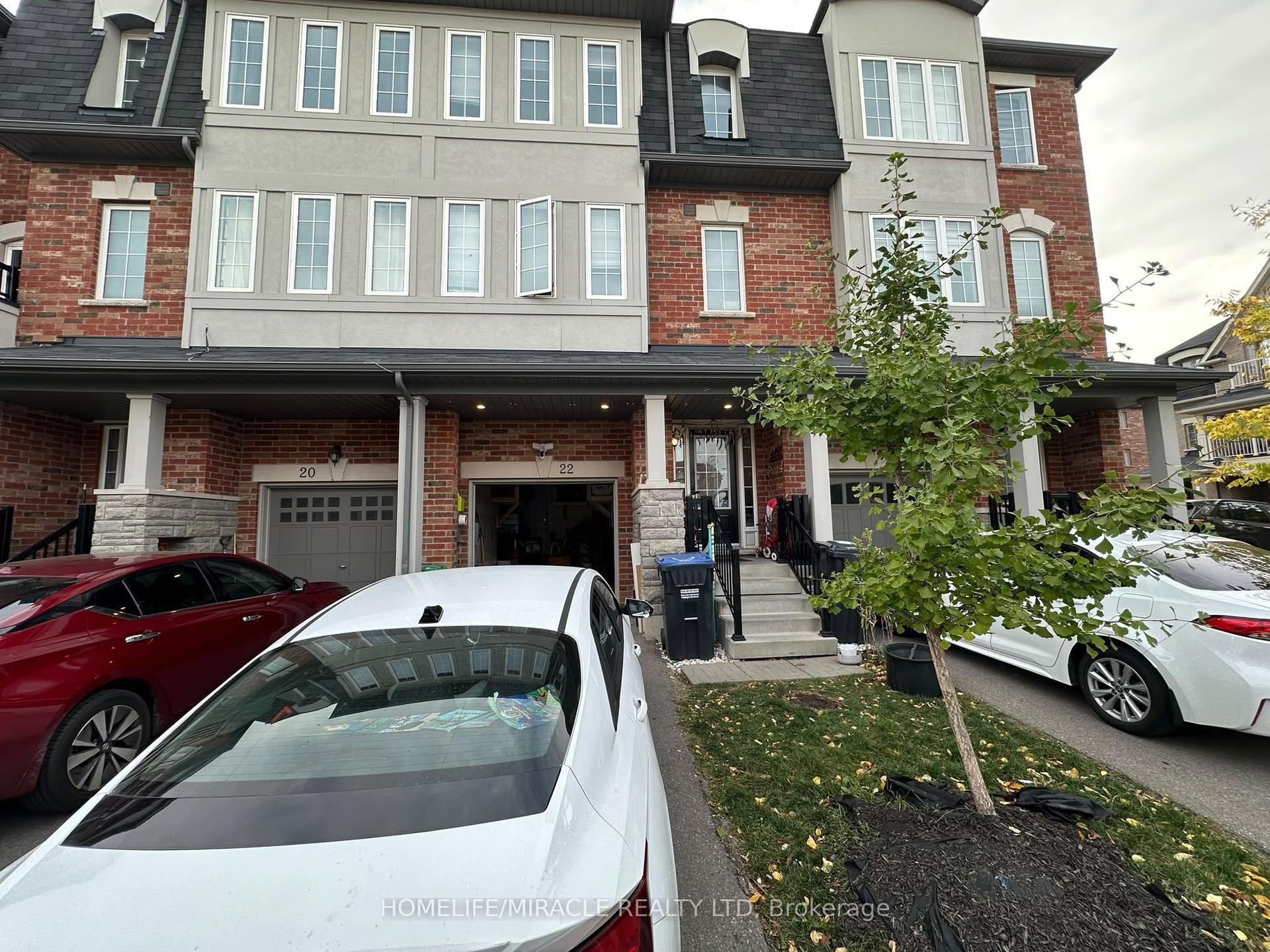22 Hobart Gardens, Brampton — Townhouse for lease, photo 1