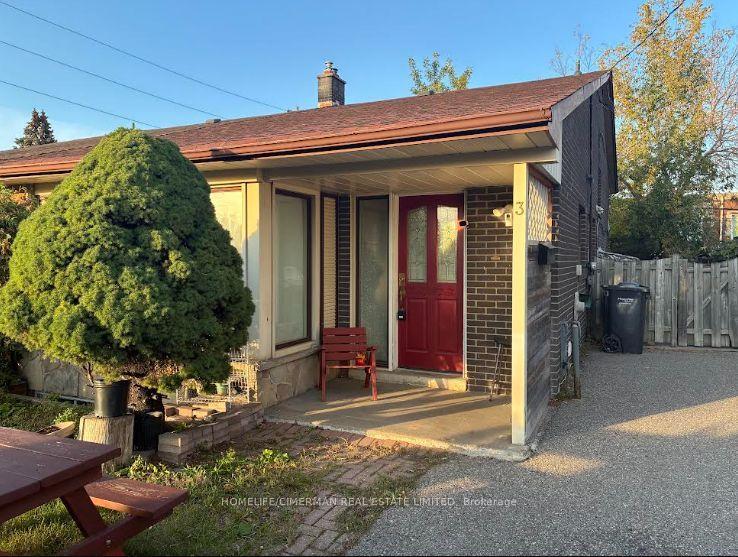 3 Benton Street, Brampton — Semi-Detached for sale, photo 1