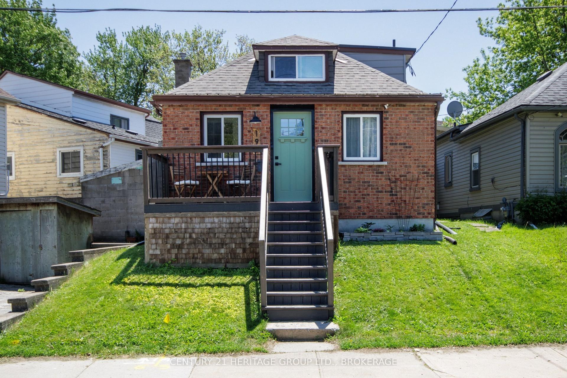 198 Raglan Road — photo 1