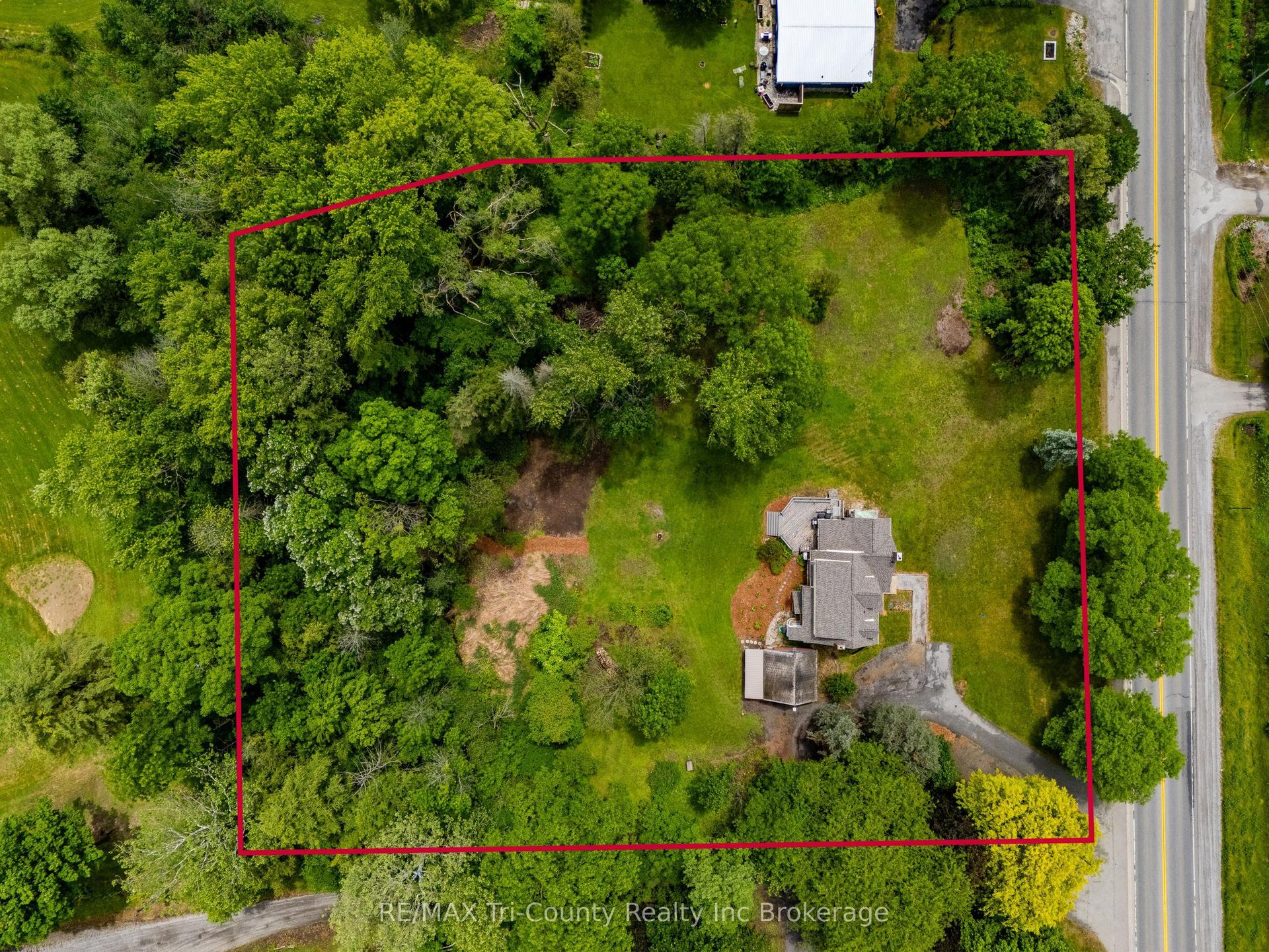 909 James Street — photo 1