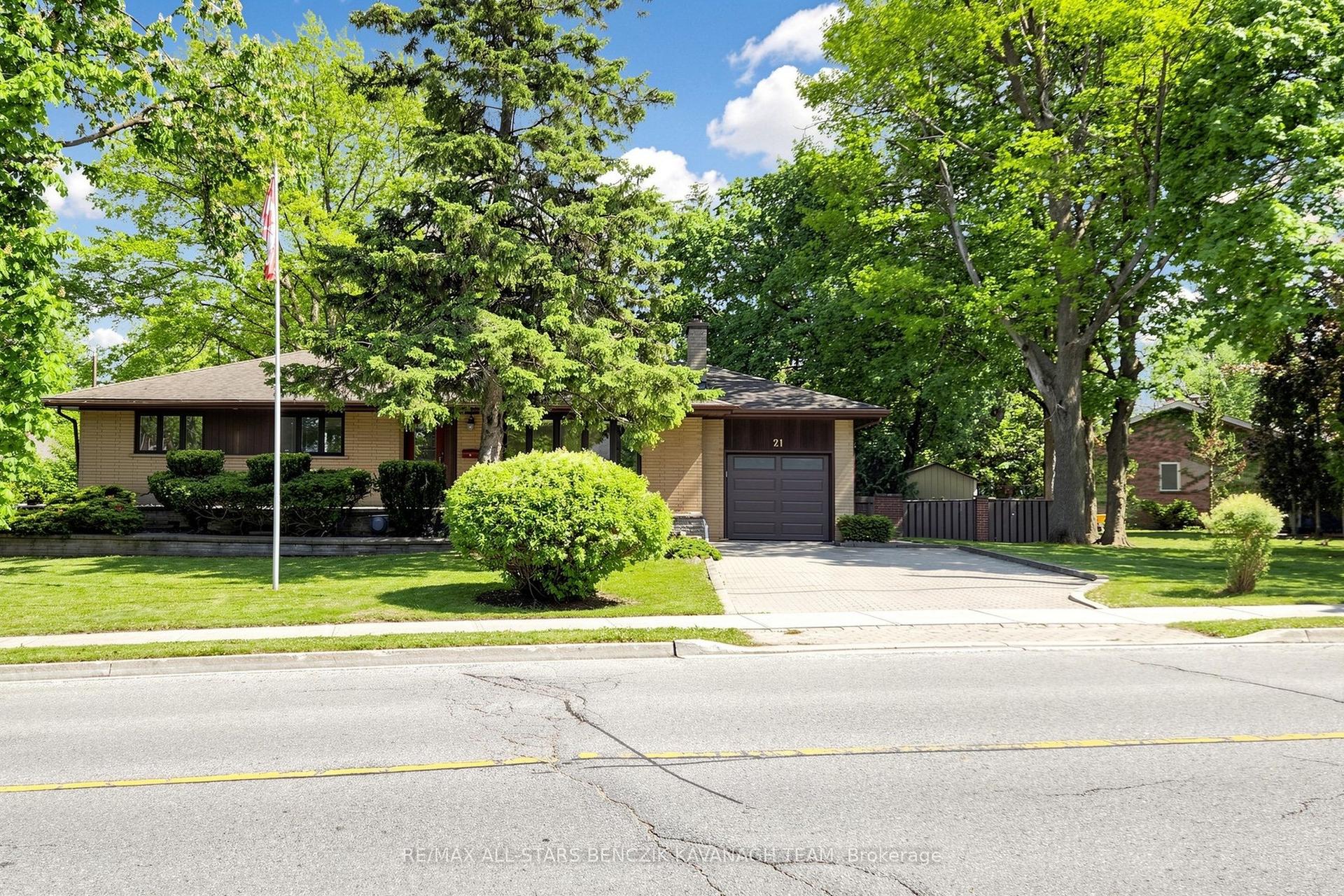 21 Ramona Boulevard — photo 1