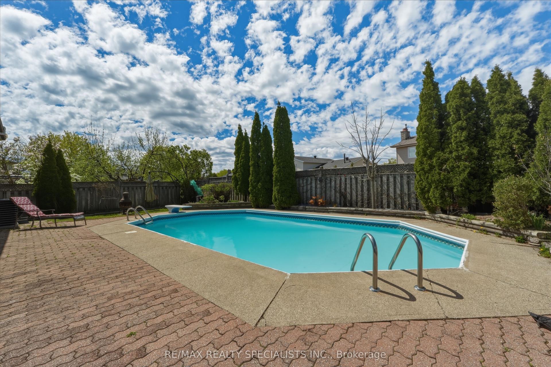 817 Syer Drive — photo 1