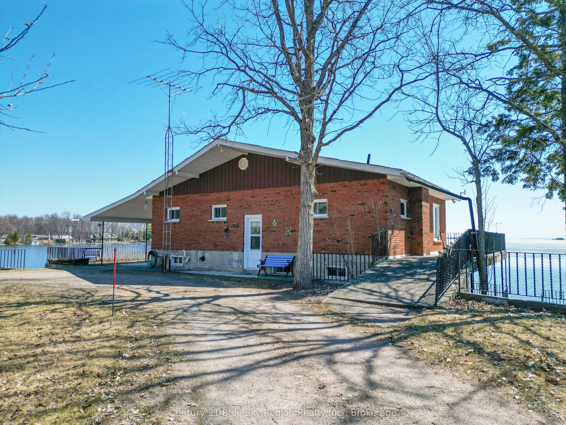 8 Gerard Road — photo 1