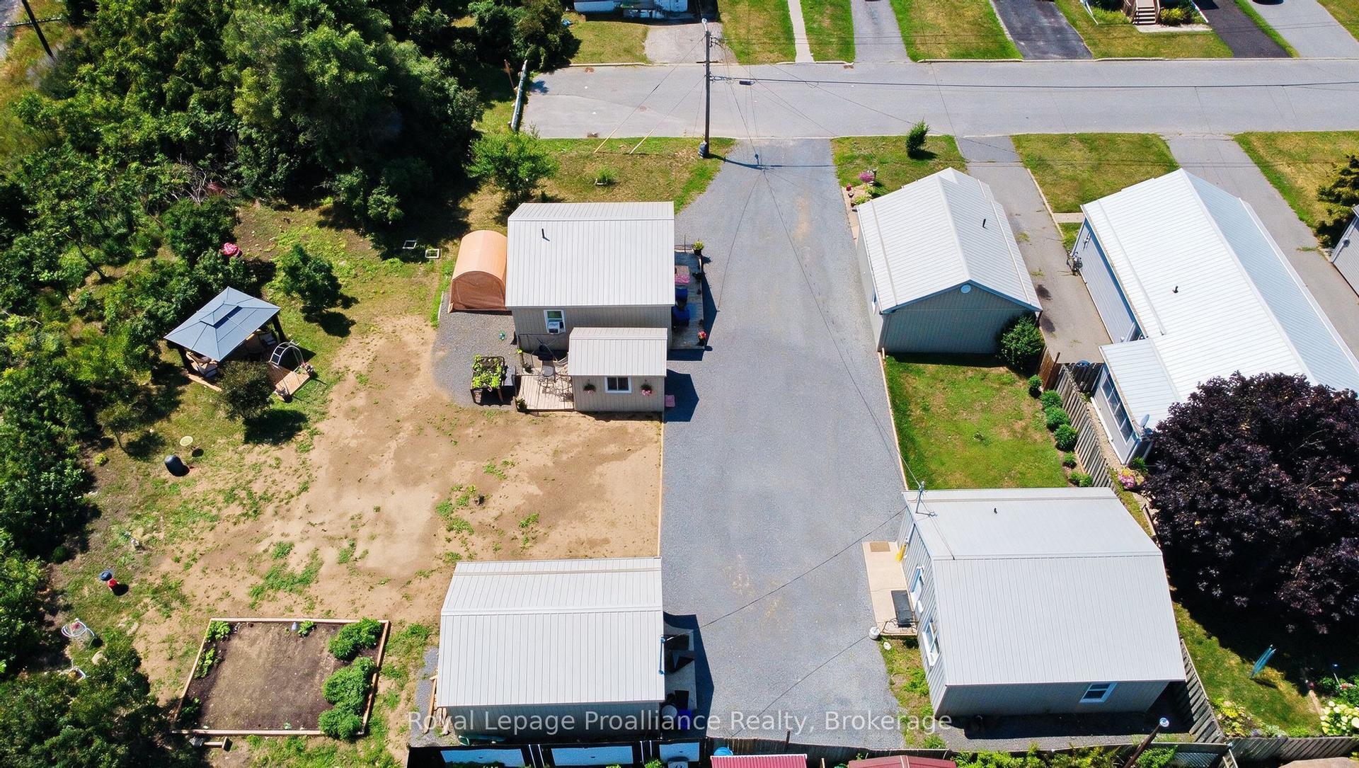 1, Quinte West — Multiplex for sale, photo 1