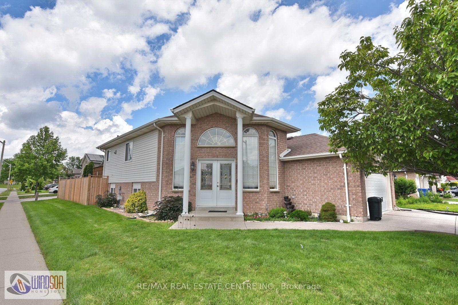 3602 Holburn Street, Windsor — Detached for sale, photo 1