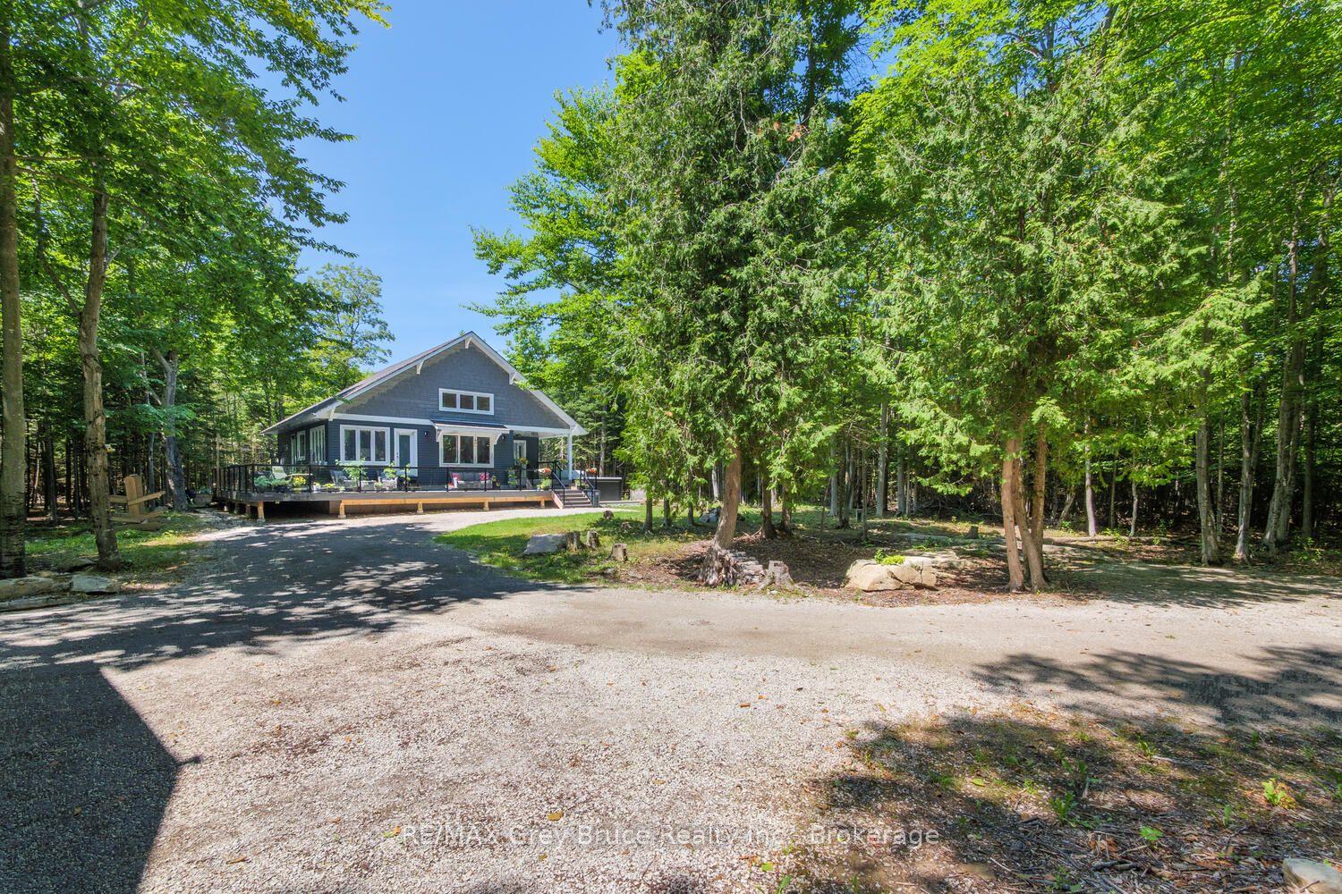 110 Maple Golf Crescent — photo 1