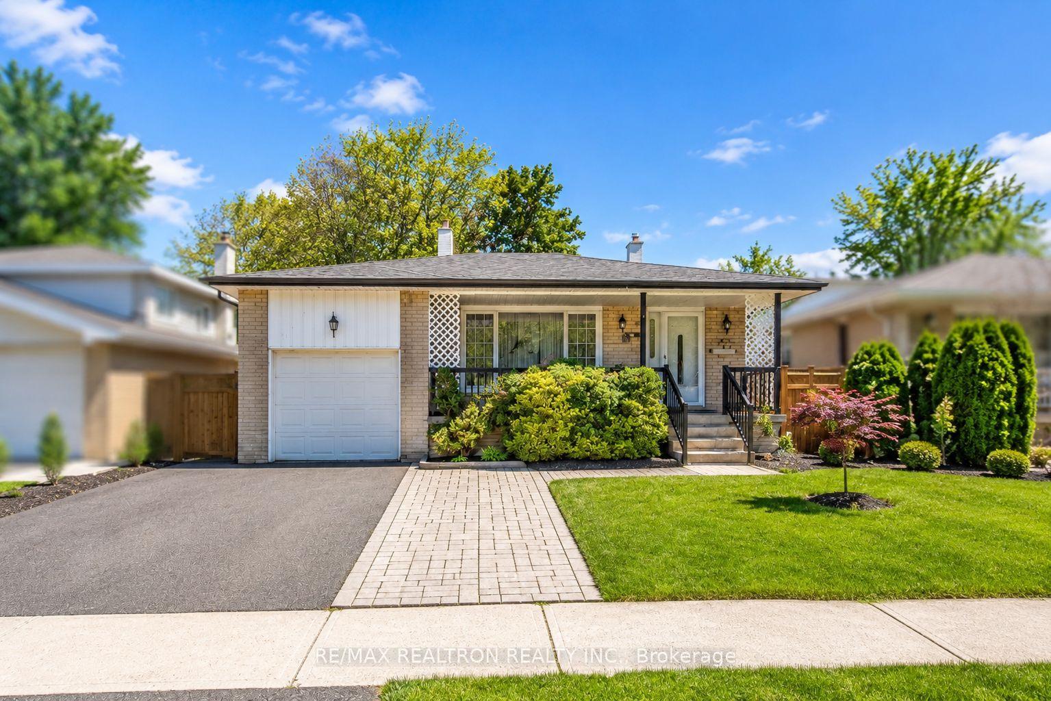 157 Darlingside Drive, Toronto — Detached for sale, photo 1