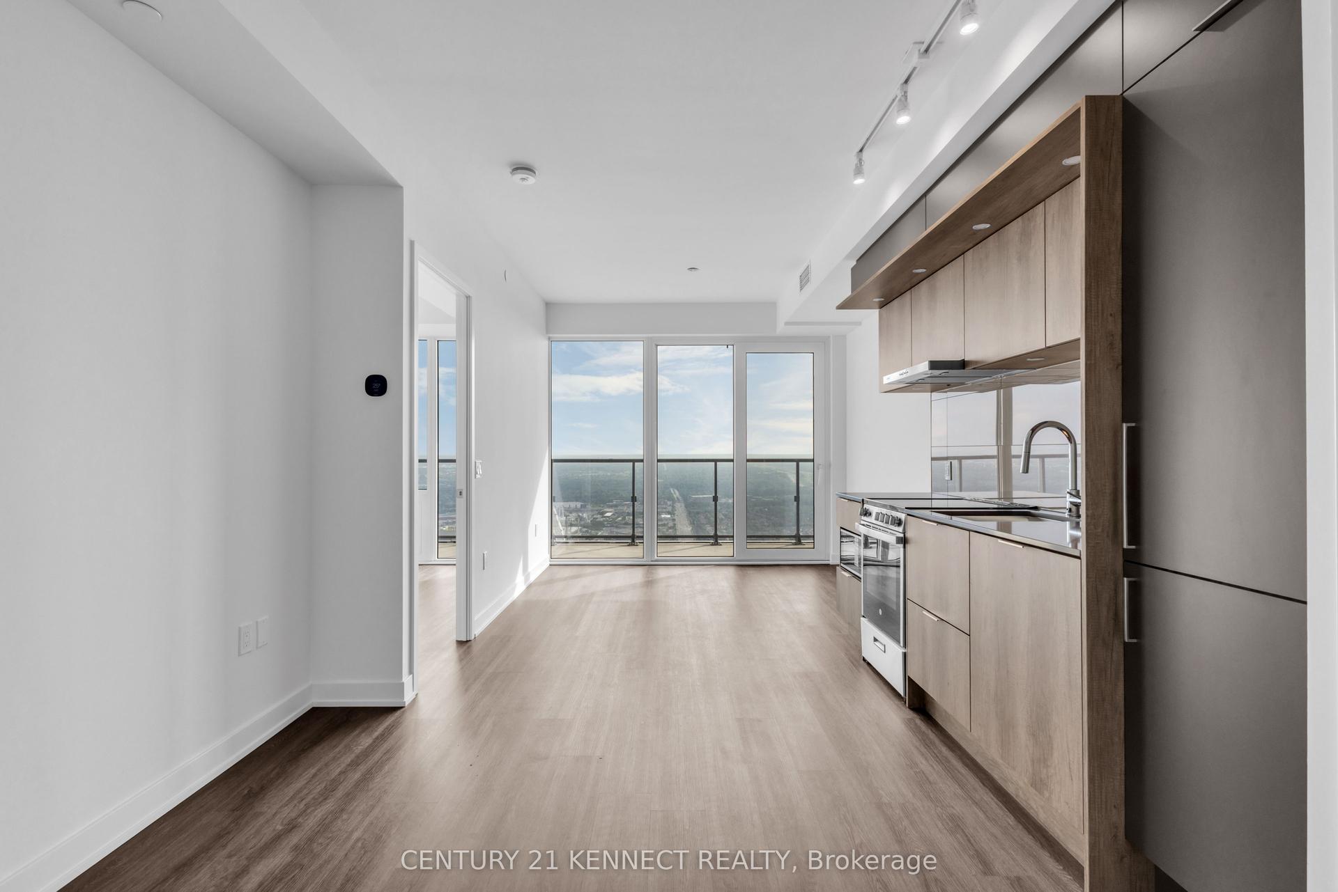 448 Burnhamthorpe Road W 6112 #6112, Mississauga — Condo for lease, photo 1