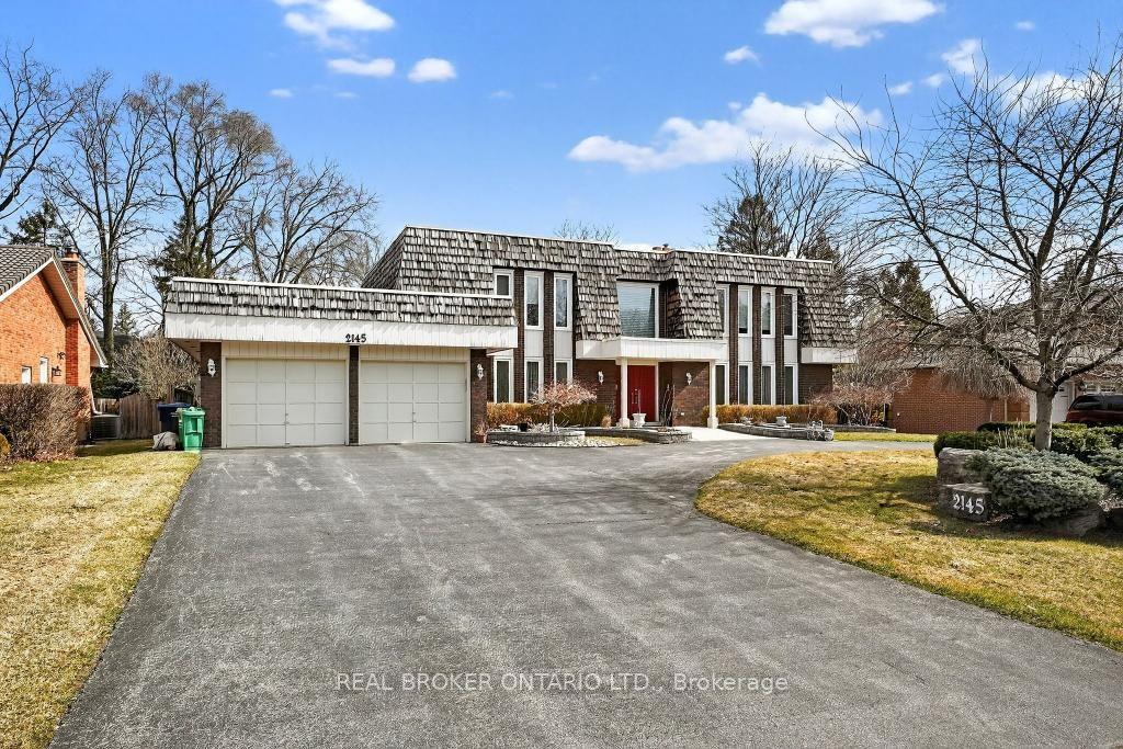 2145 Oneida Crescent — photo 1