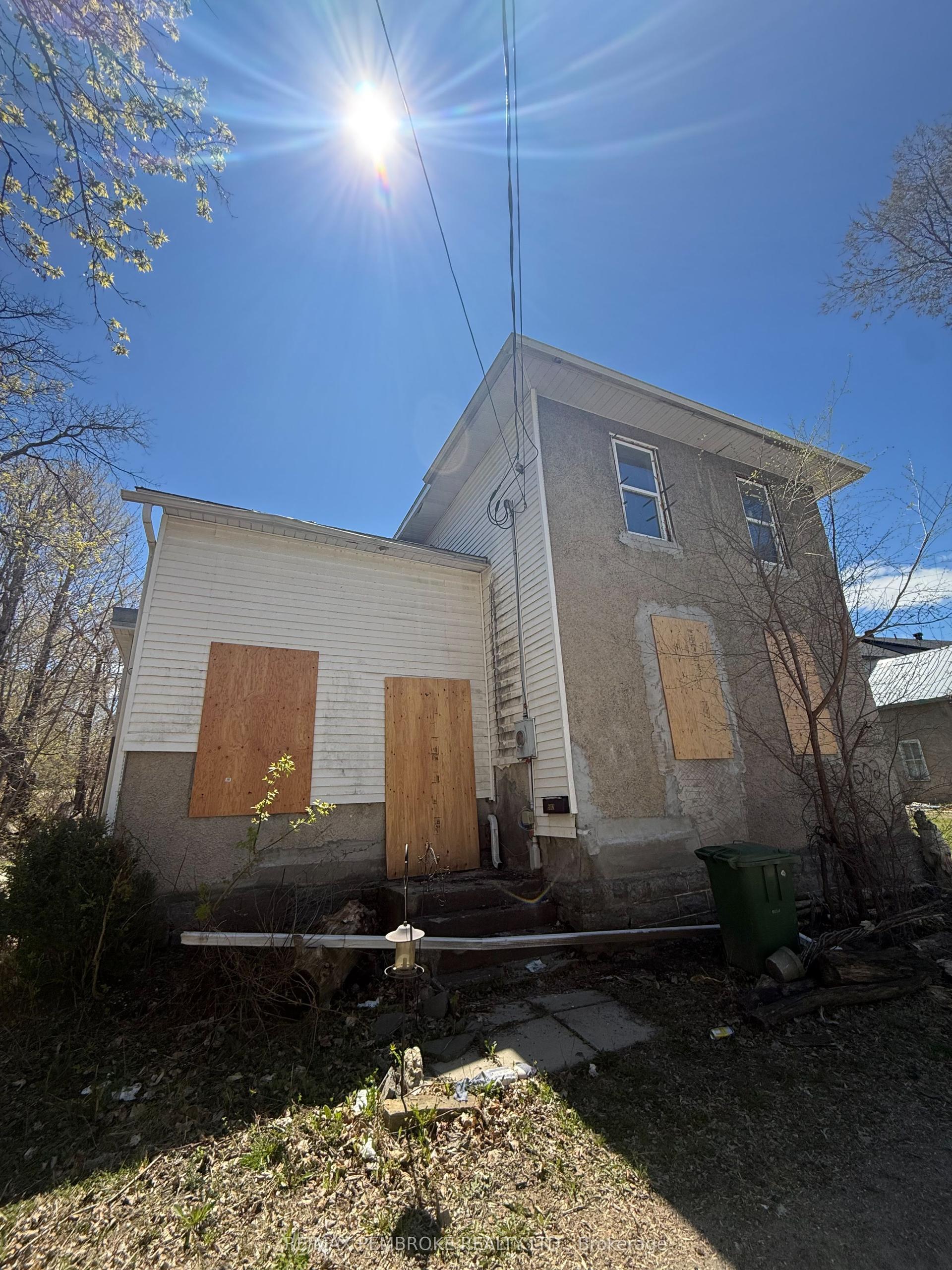 502 Martin Street, Pembroke — Detached for sale, photo 1