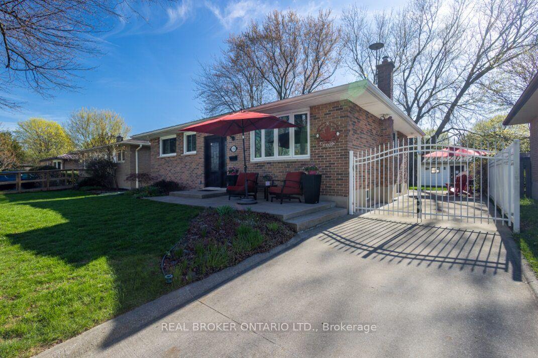 153 Baffin Road — photo 1