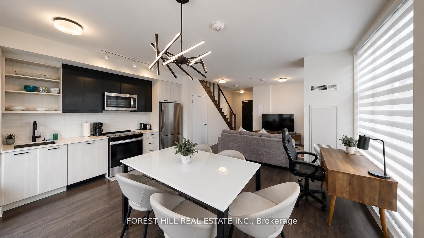 16 Symes Road 104 #104, Toronto — Condo Town for sale, photo 1