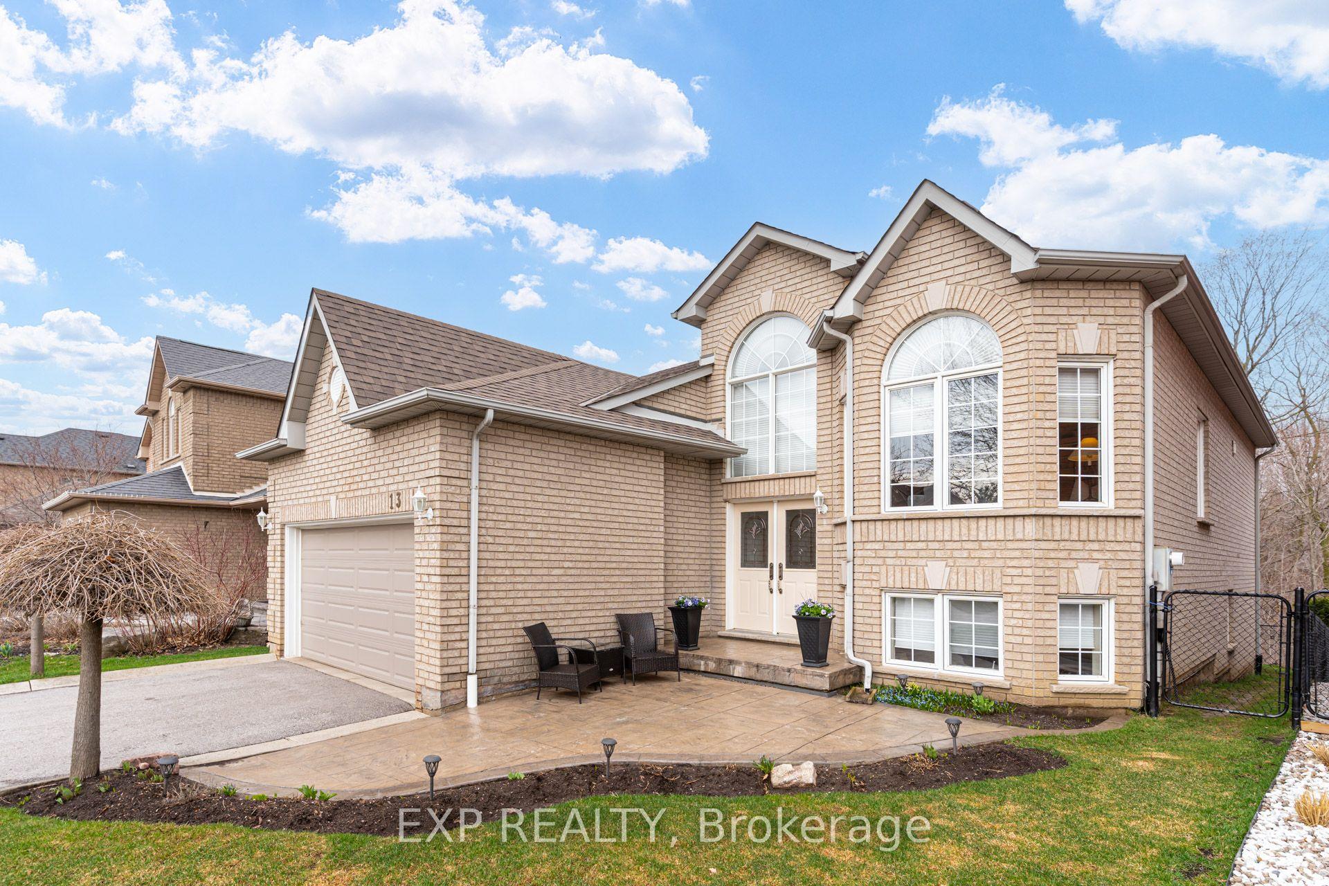 13 Blueberry Hill Court — photo 1