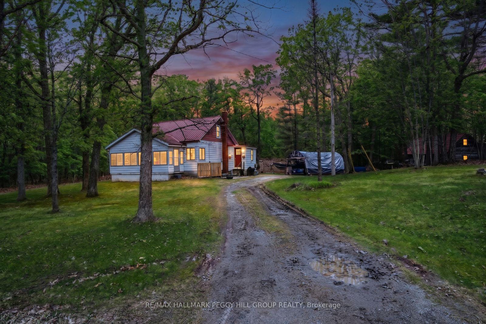 1301 Honey Harbour Road — photo 1