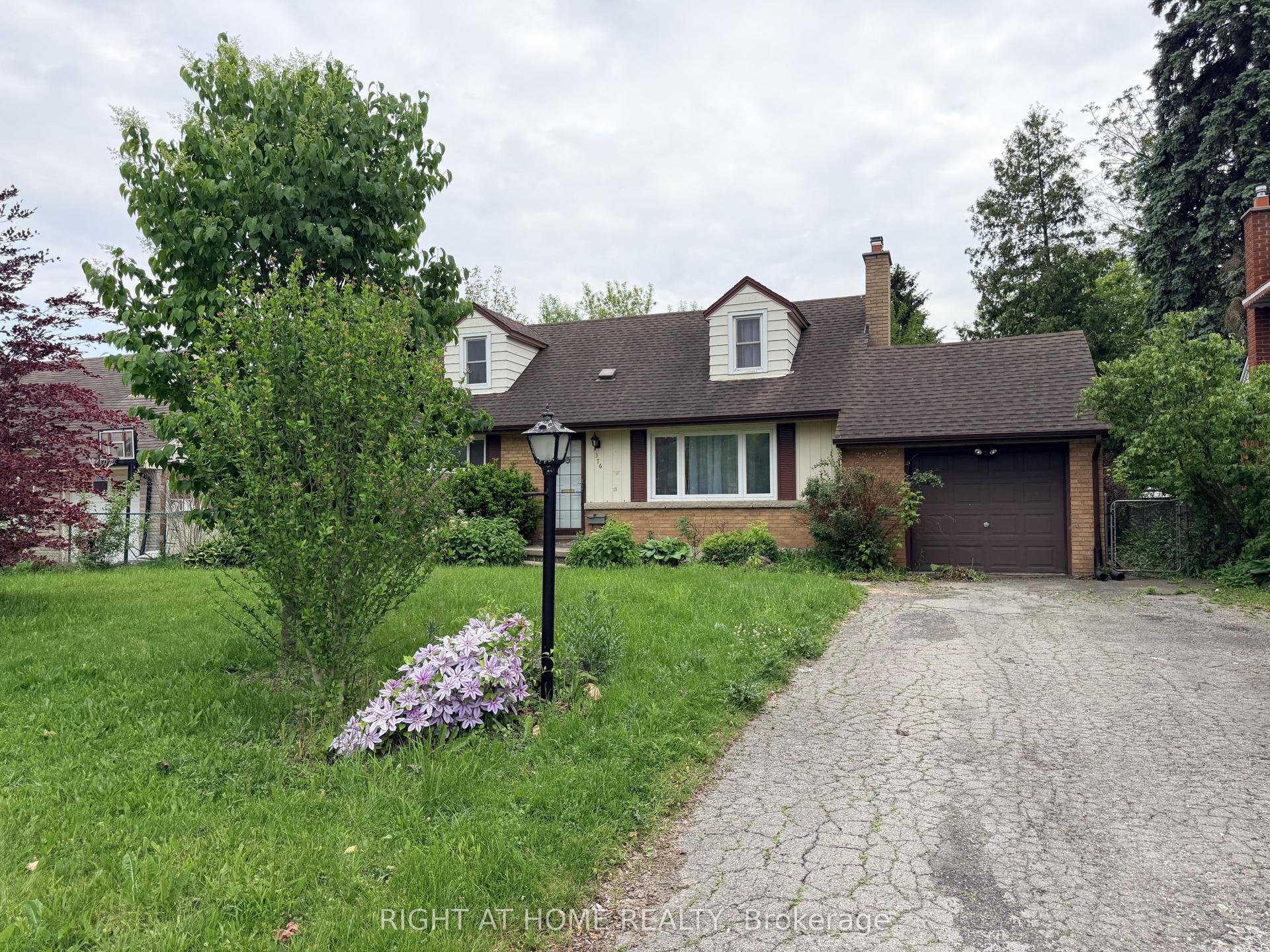 376 Ridgewood Crescent — photo 1