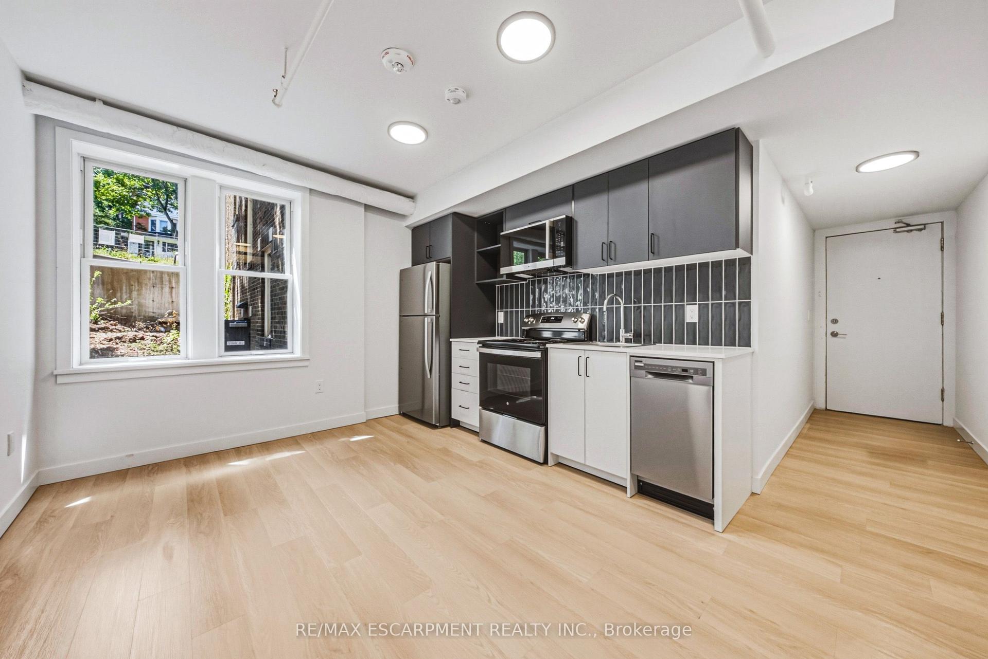 325 James Street S 208 #208, Hamilton — Multiplex for lease, photo 1