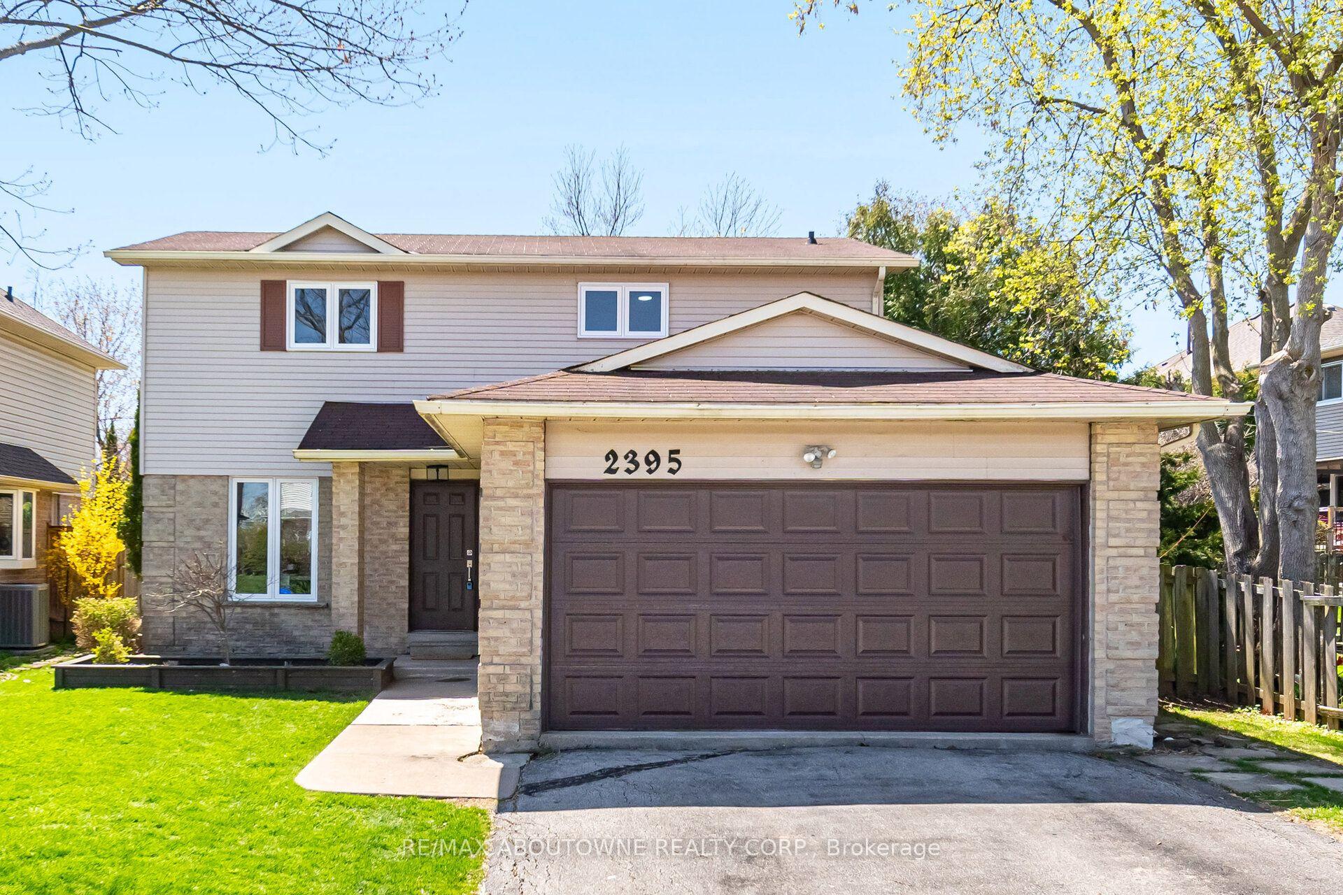 2395 Arnold Crescent — photo 1